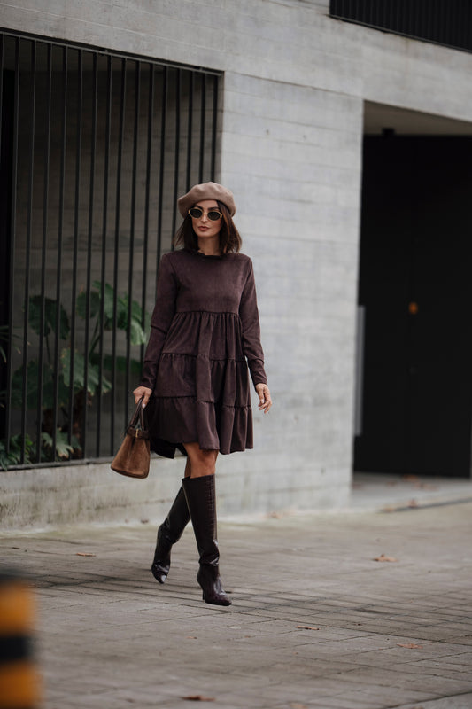 Vestido curto em veludo castanho