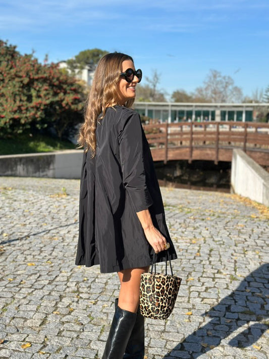 Vestido curto preto