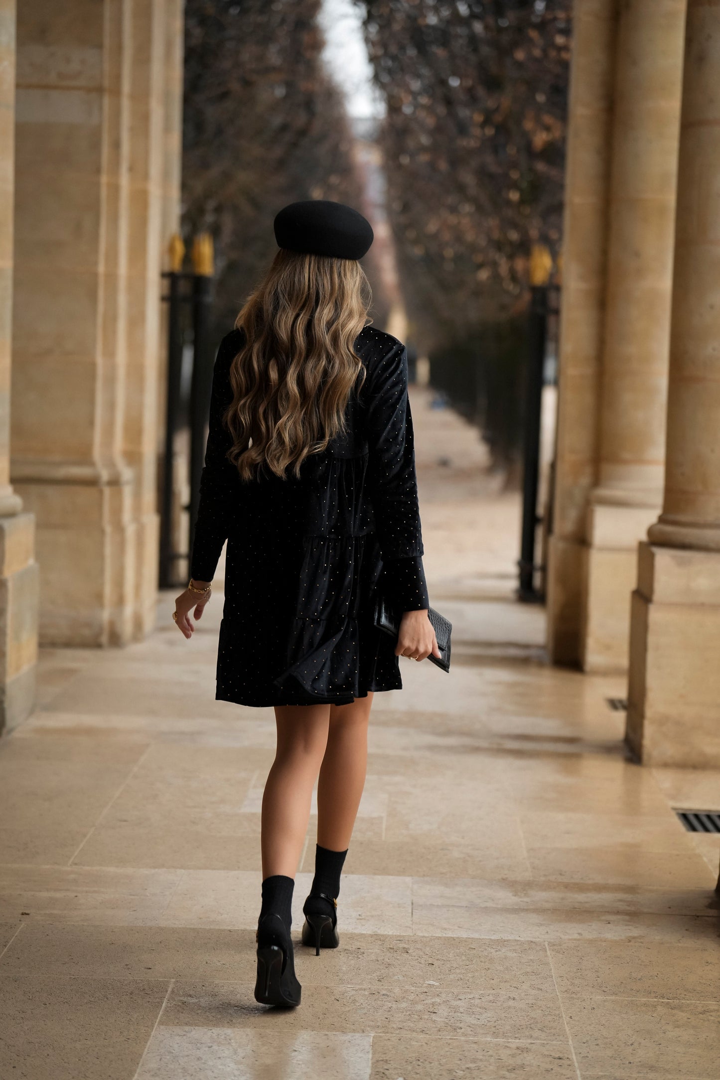 Vestido curto em veludo preto