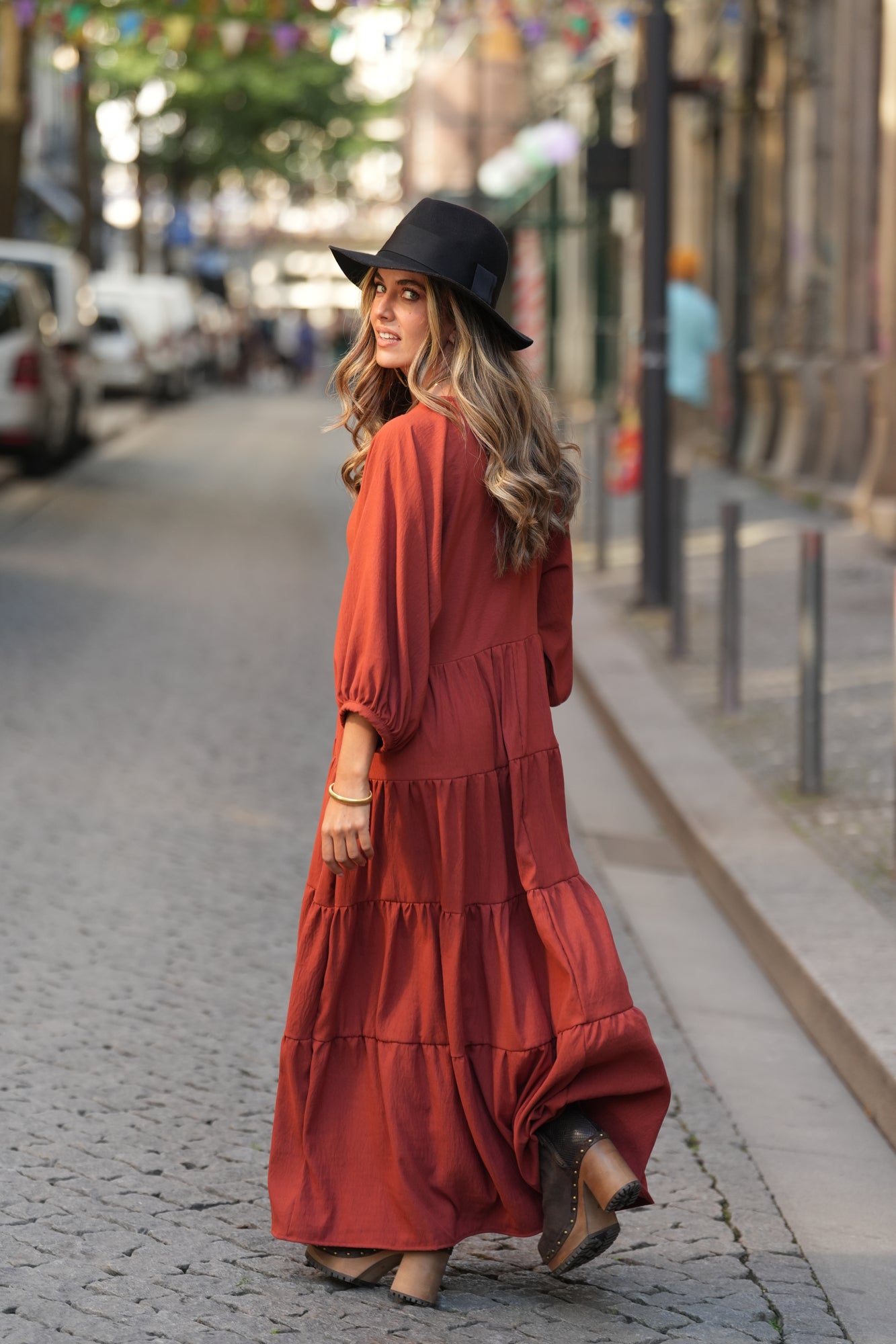 Vestido comprido com folhos