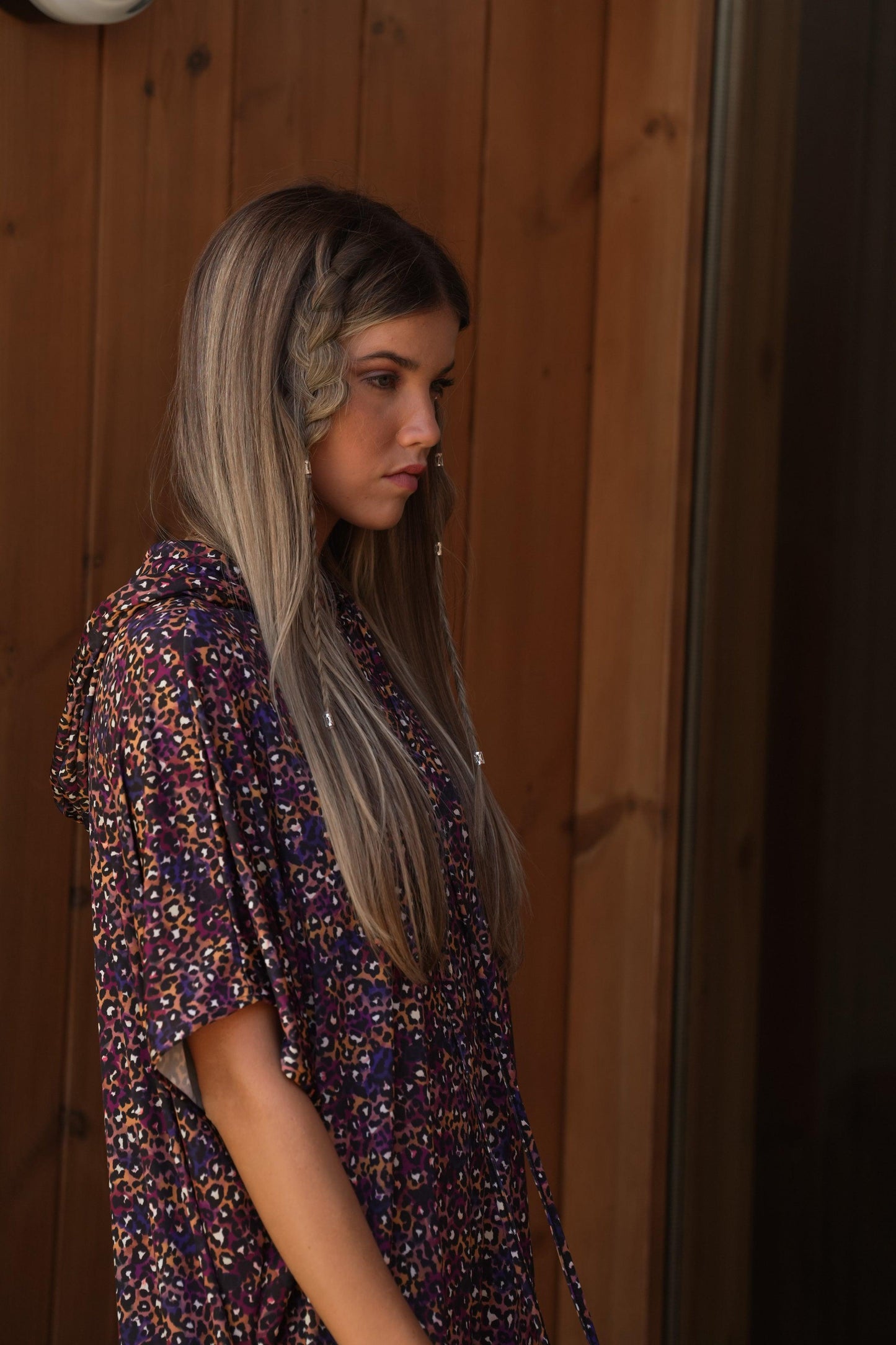 Vestido estampado com capuz