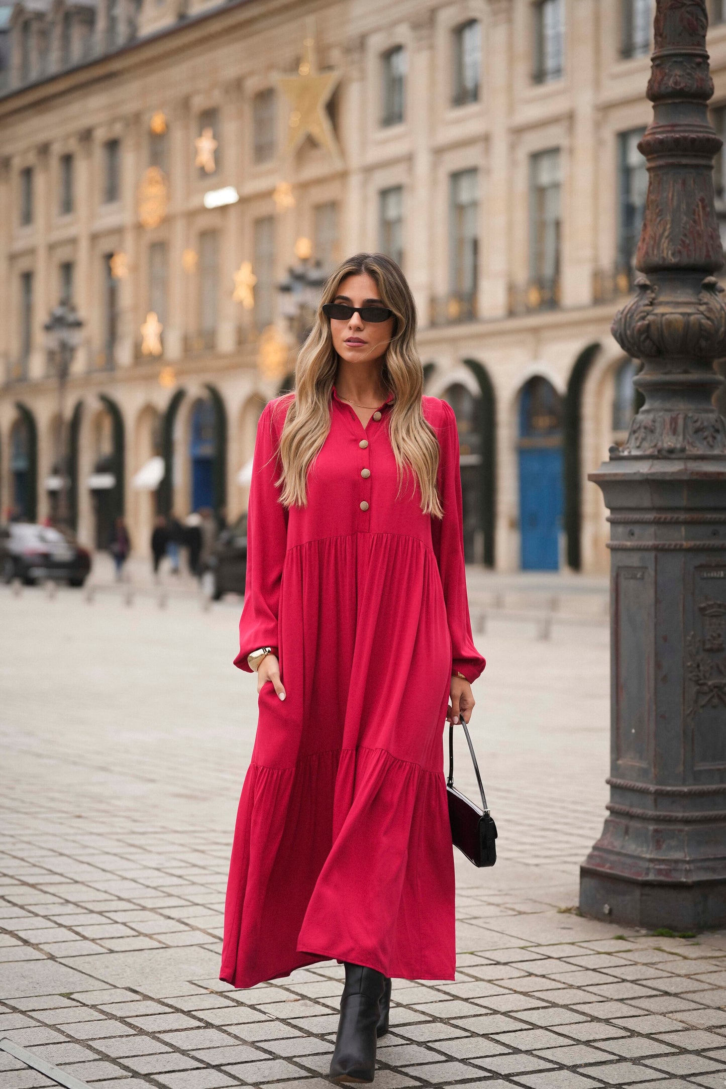 Vestido comprido com botões dourados