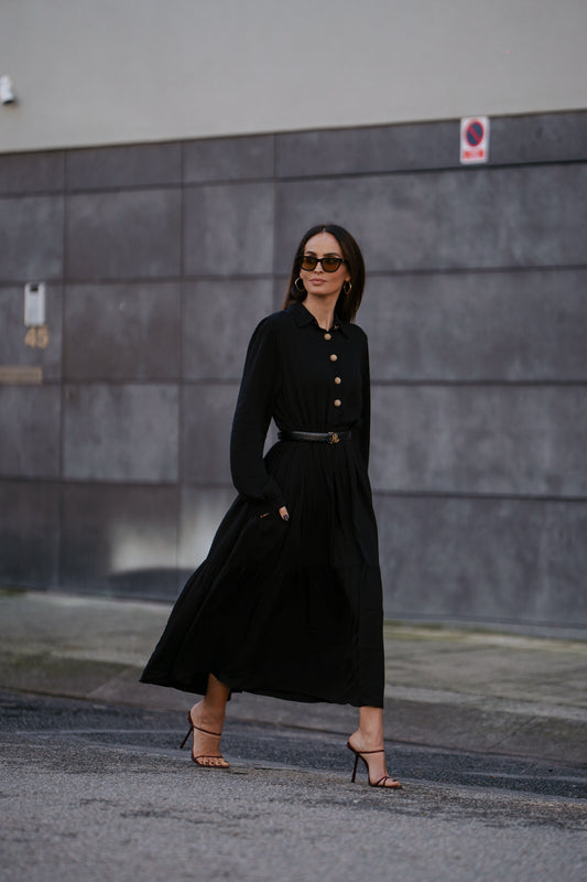 Vestido comprido com botões dourados