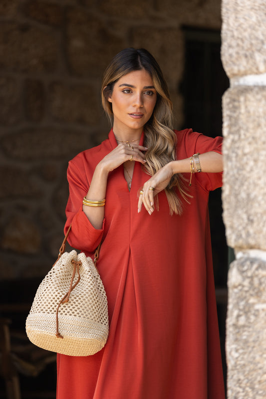 Mala bucket com efeito palha