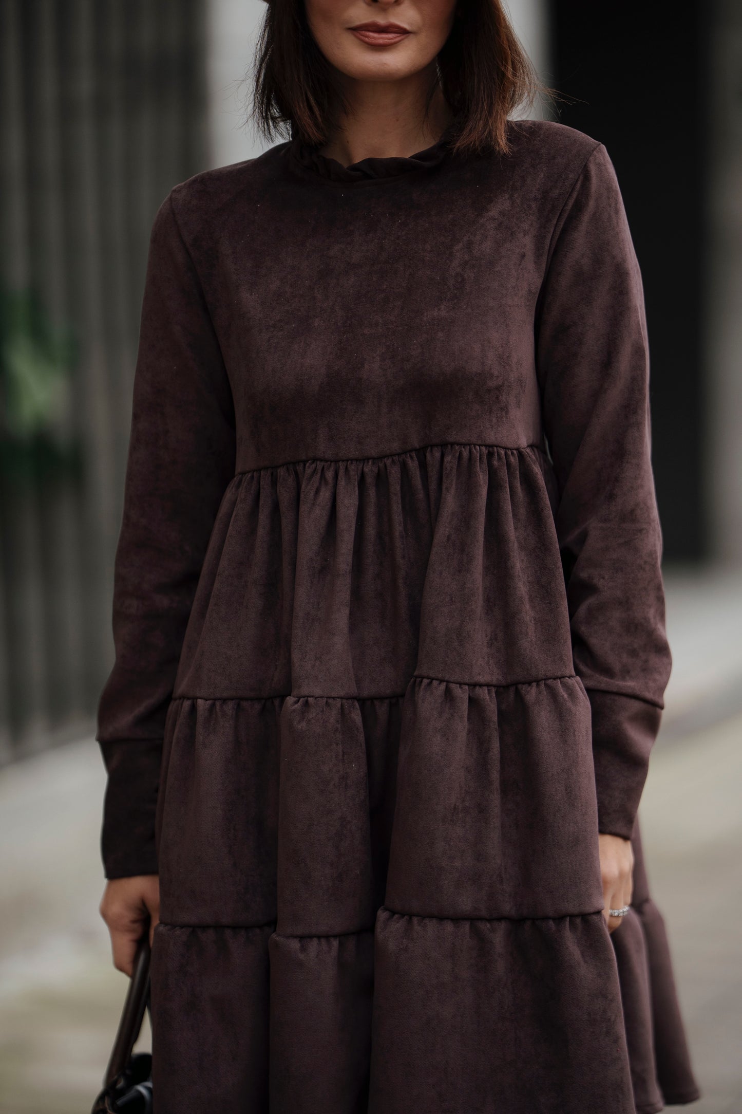 Vestido curto em veludo castanho