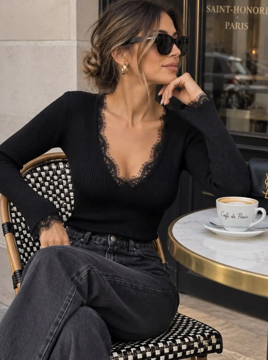 Camisola em malha com renda preta