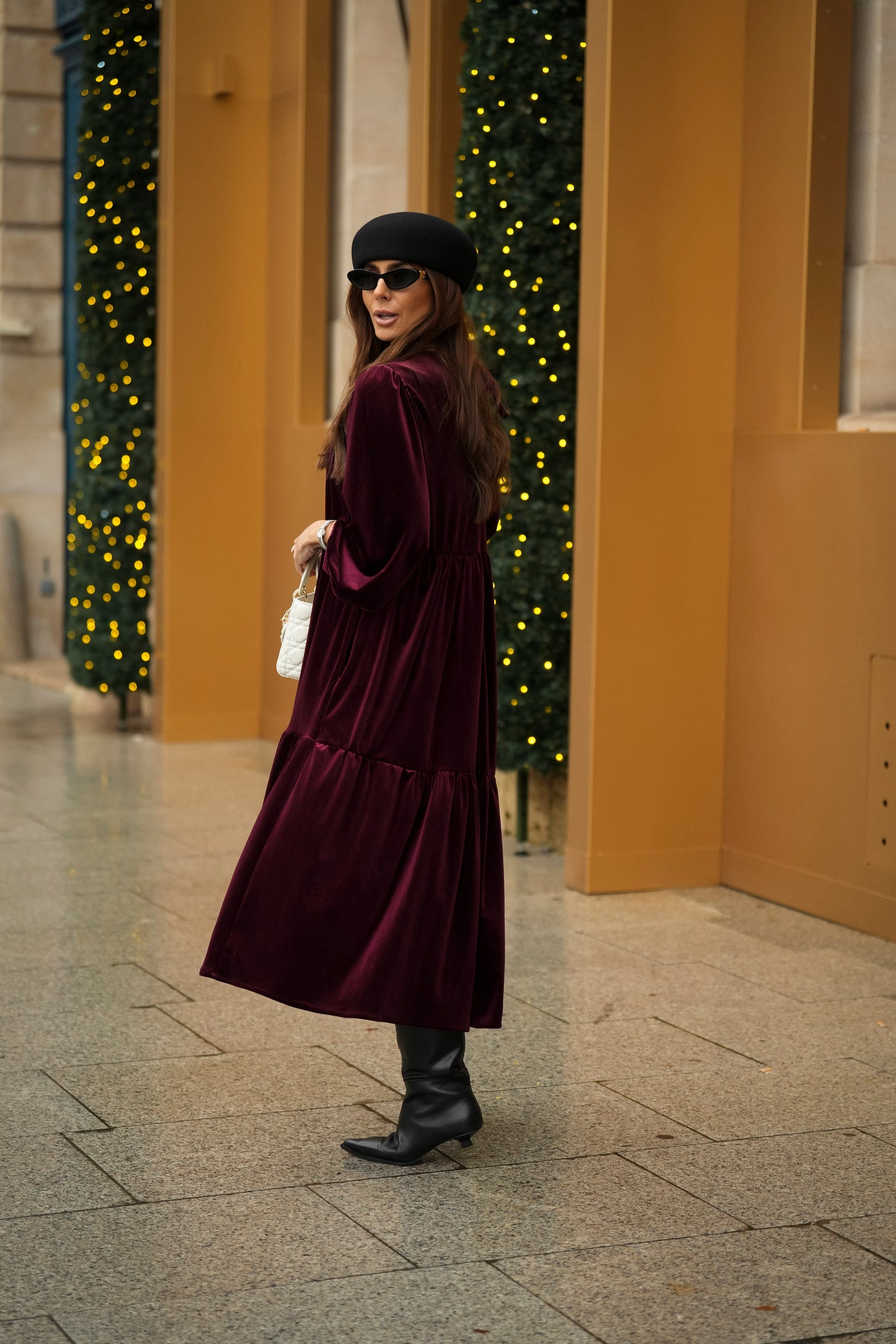 Vestido comprido com folhos em veludo