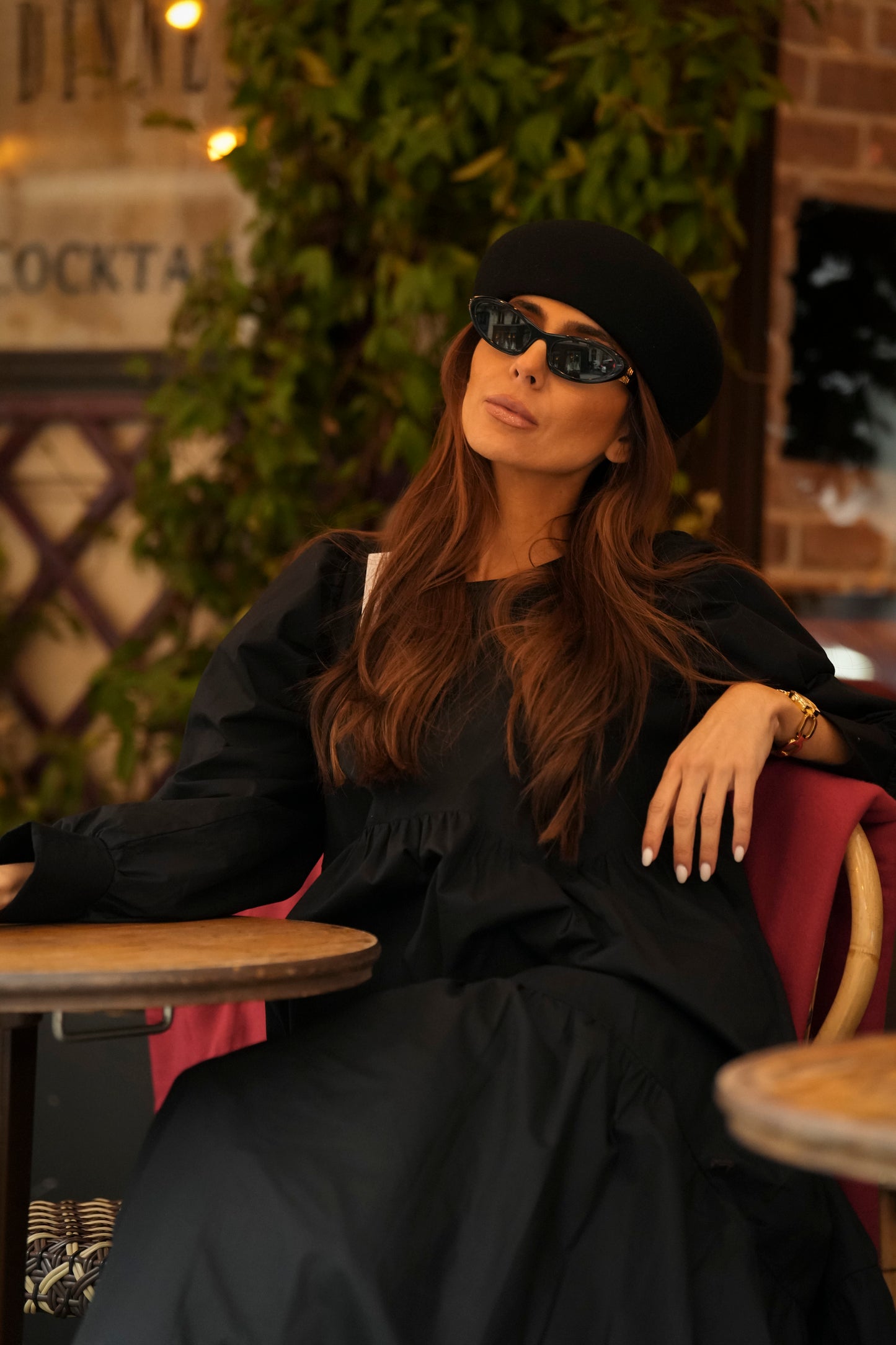 Vestido comprido com folho em preto