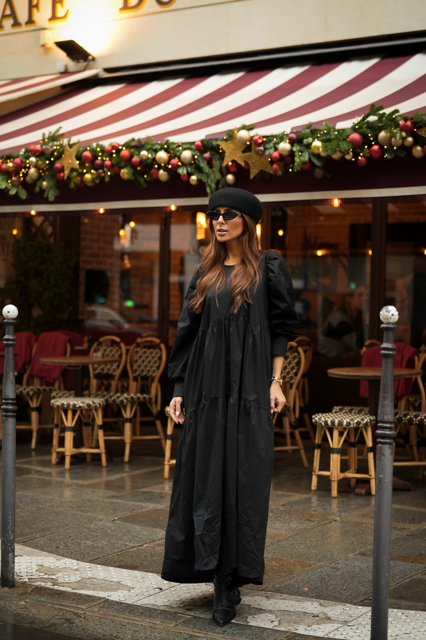 Vestido comprido com folho em preto