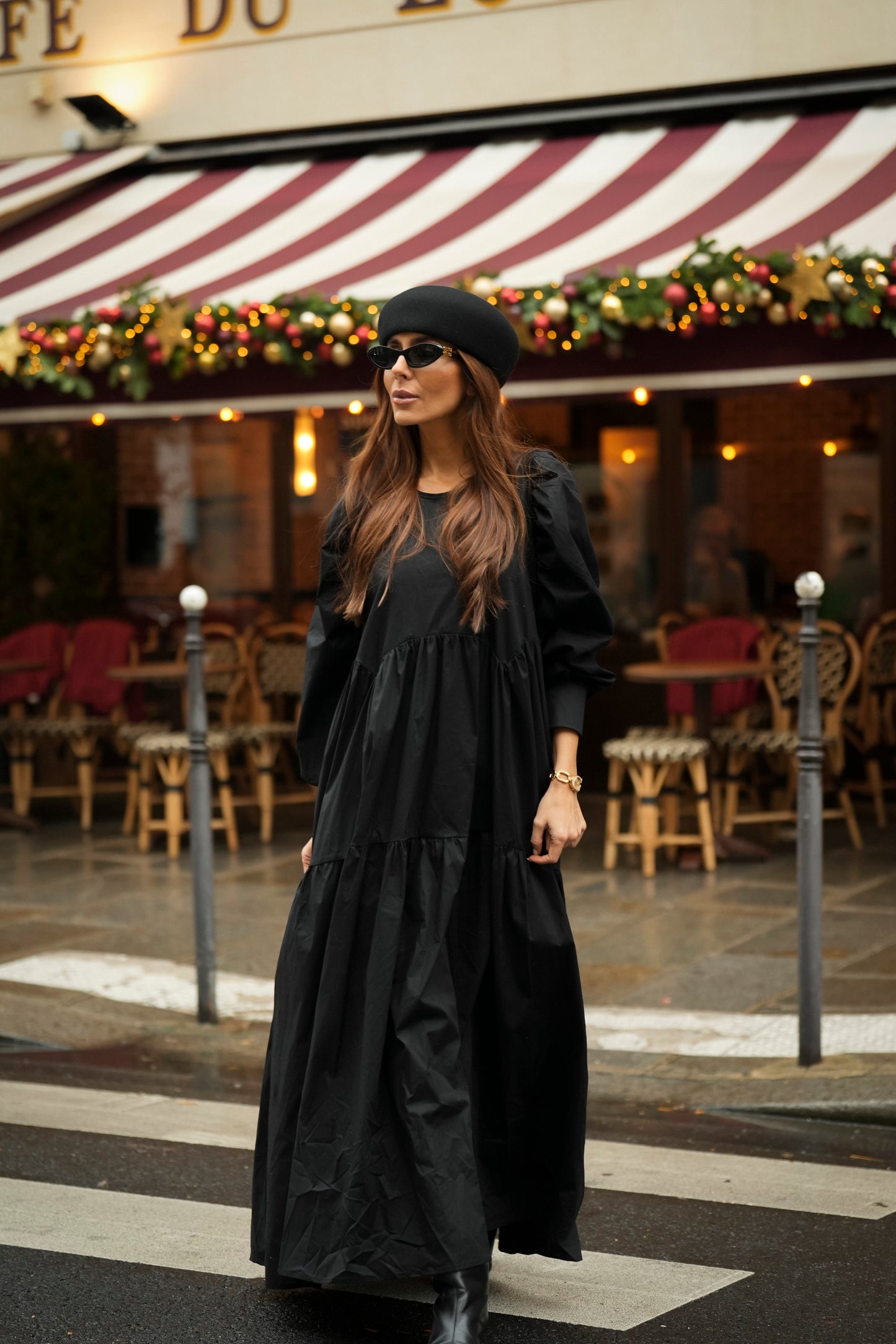 Vestido comprido com folho em preto