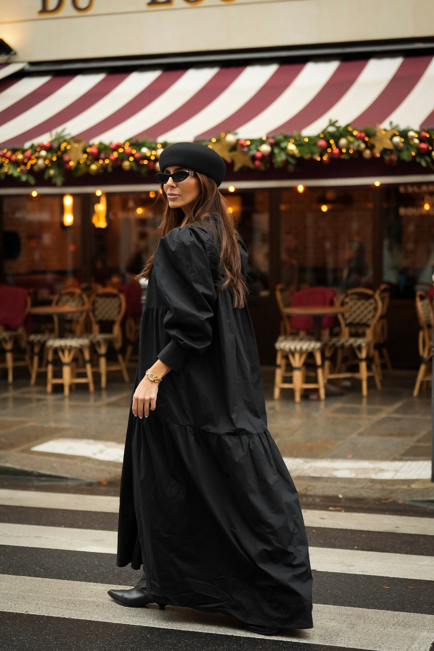 Vestido comprido com folho em preto