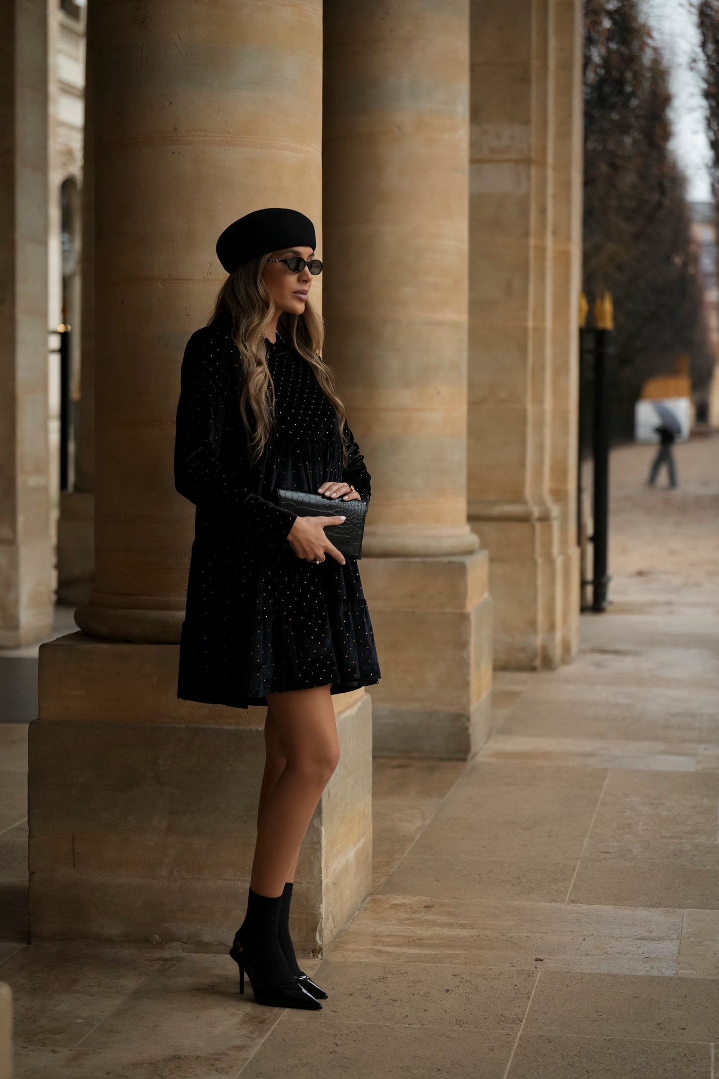 Vestido curto em veludo preto