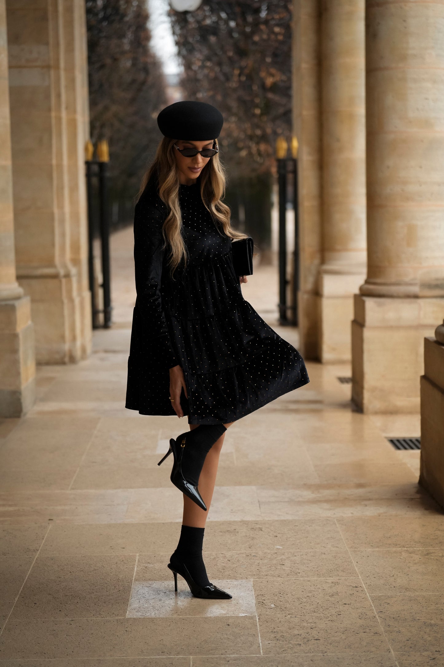 Vestido curto em veludo preto