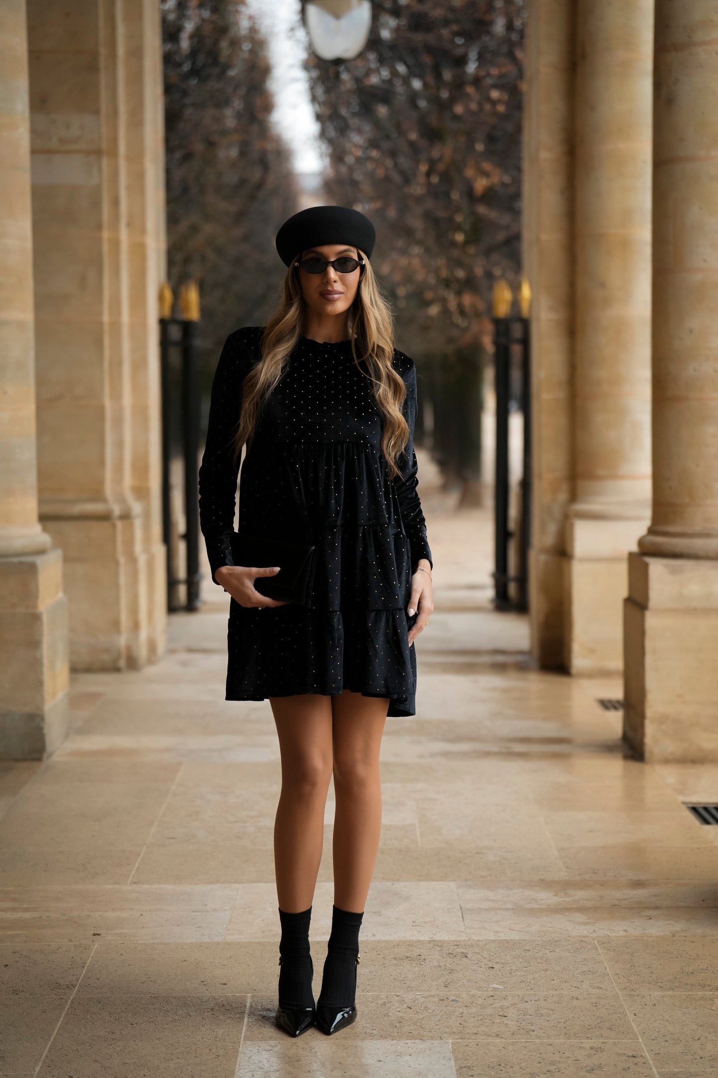 Vestido curto em veludo preto