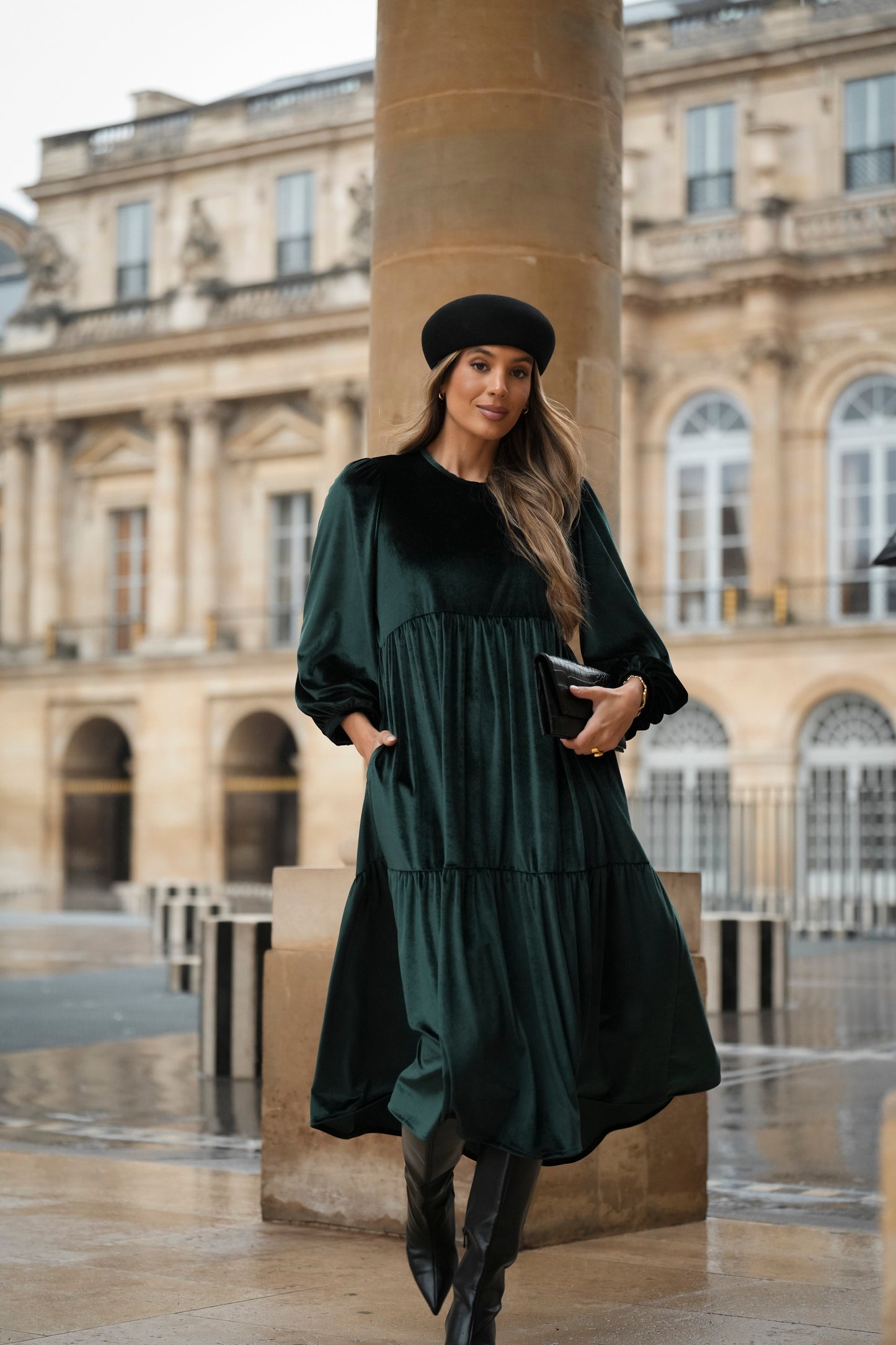 Vestido comprido com folhos em veludo