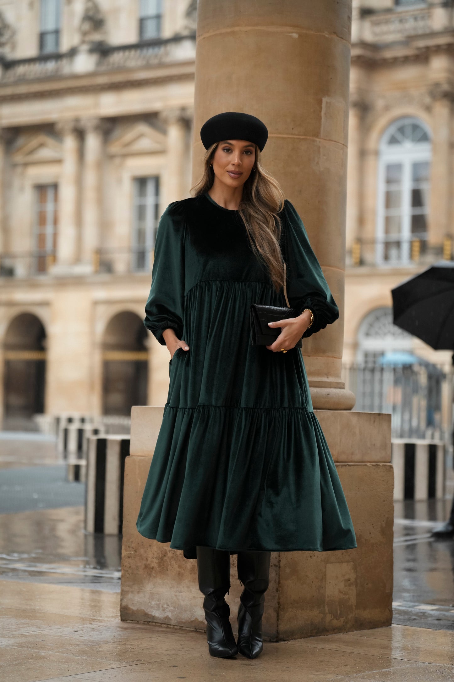 Vestido comprido com folhos em veludo