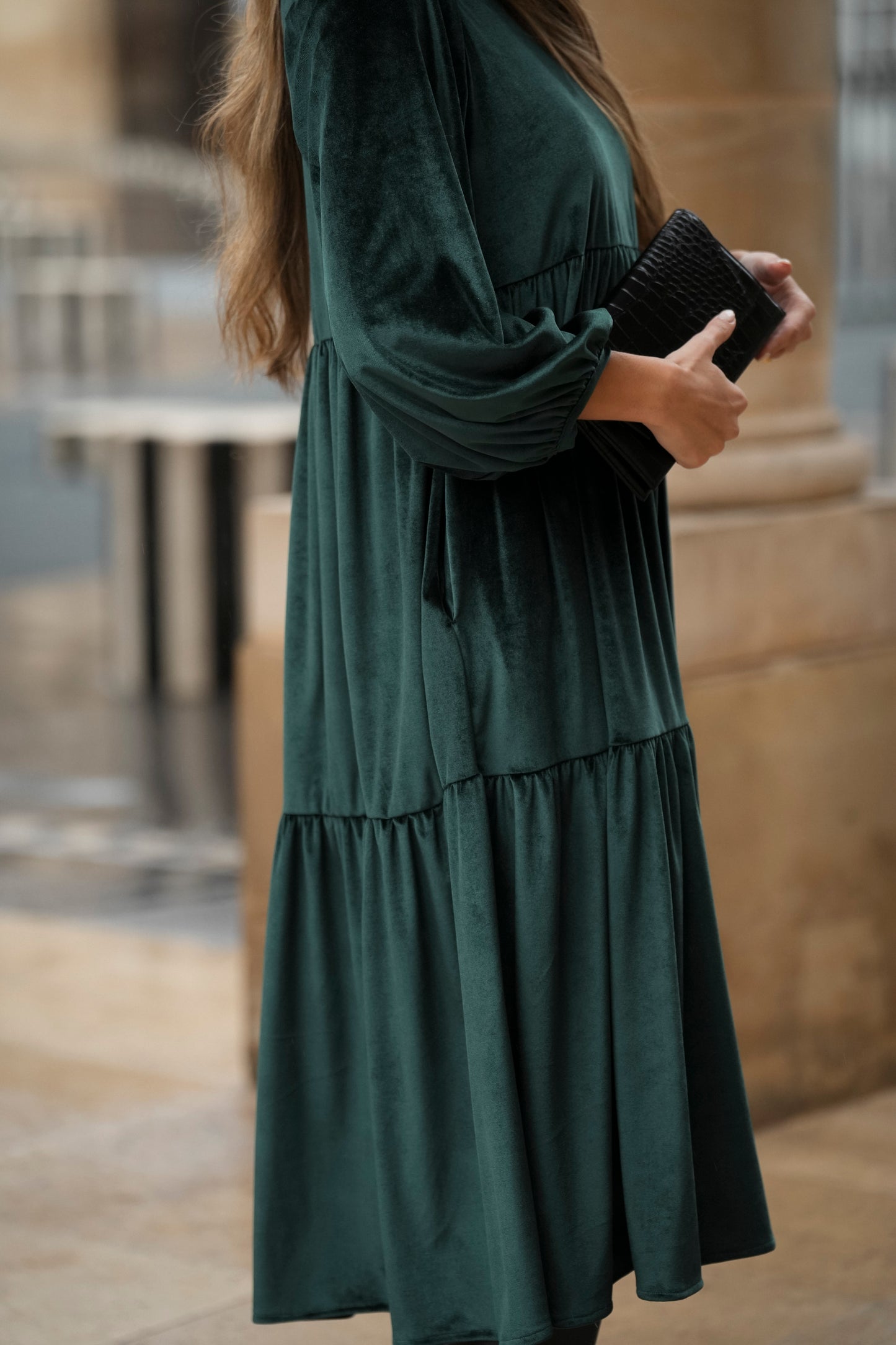 Vestido comprido com folhos em veludo