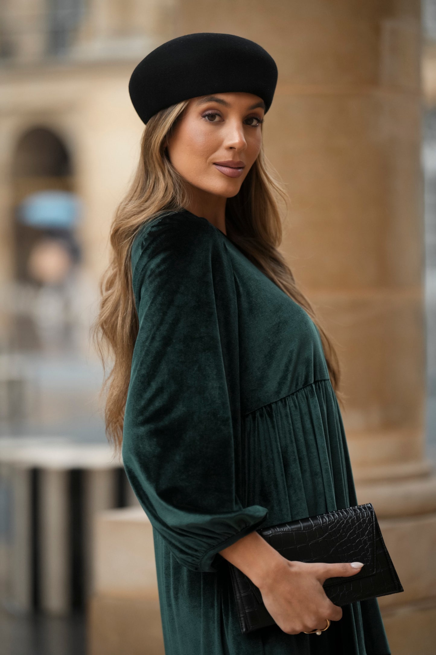 Vestido comprido com folhos em veludo