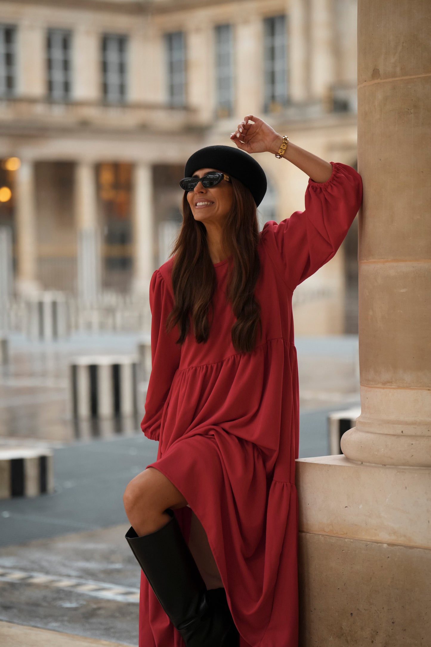 Vestido comprido com folhos em vermelho