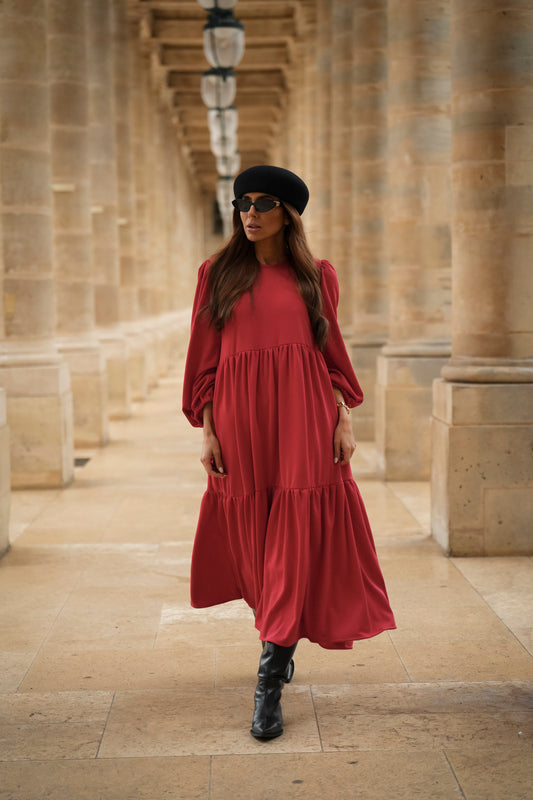 Vestido comprido com folhos em vermelho