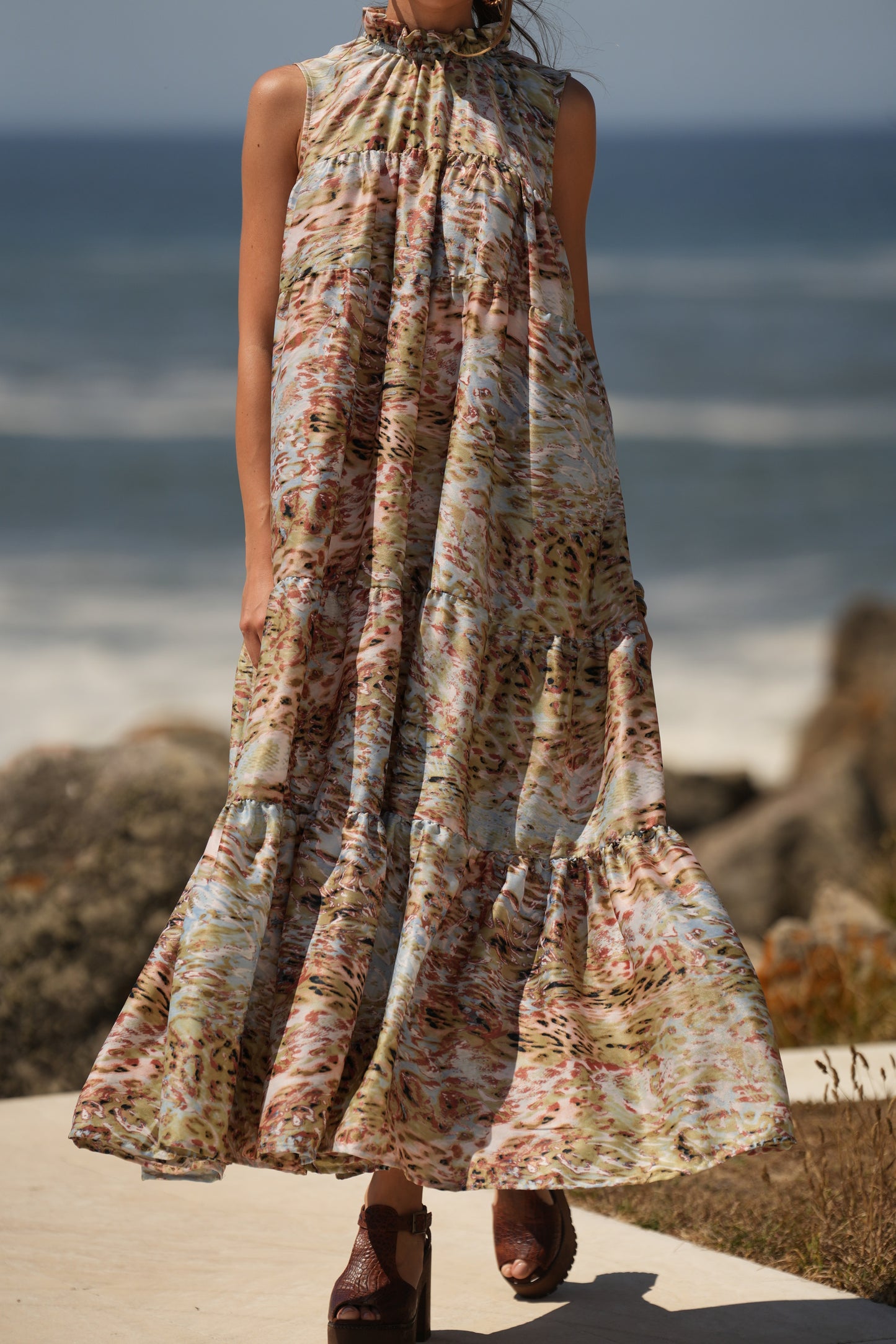 Vestido comprido em seda estampada