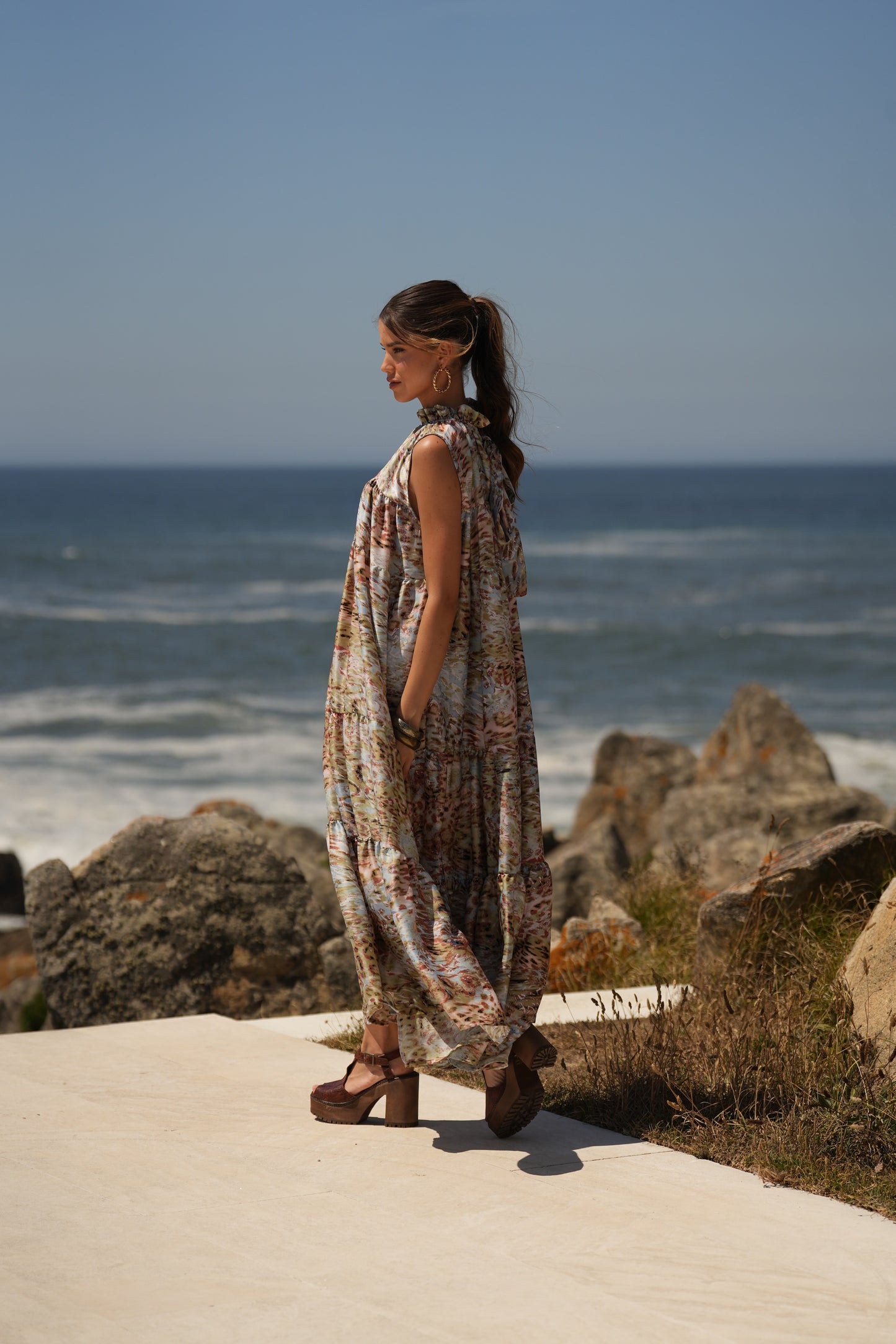 Vestido comprido em seda estampada