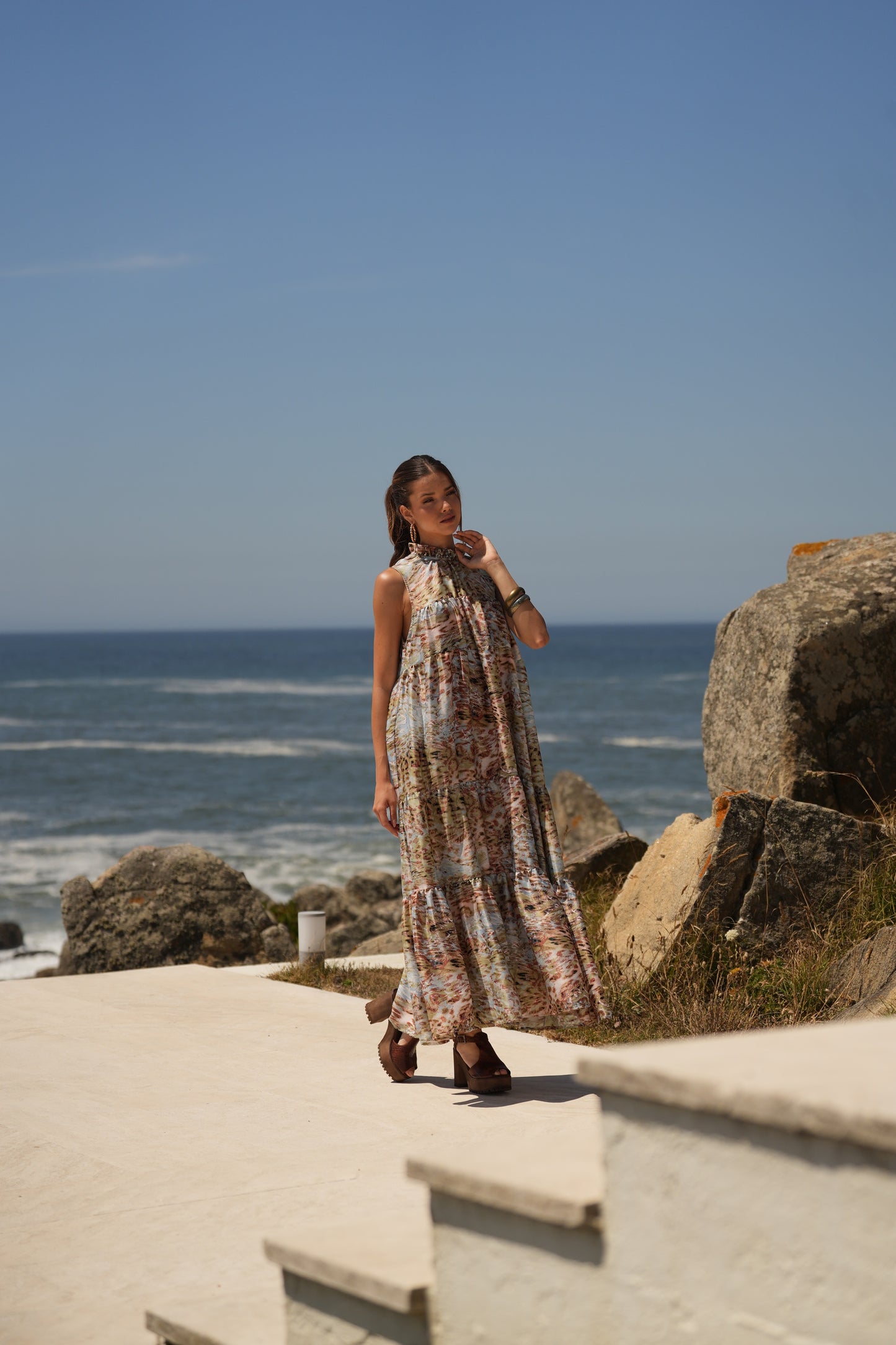 Vestido comprido em seda estampada