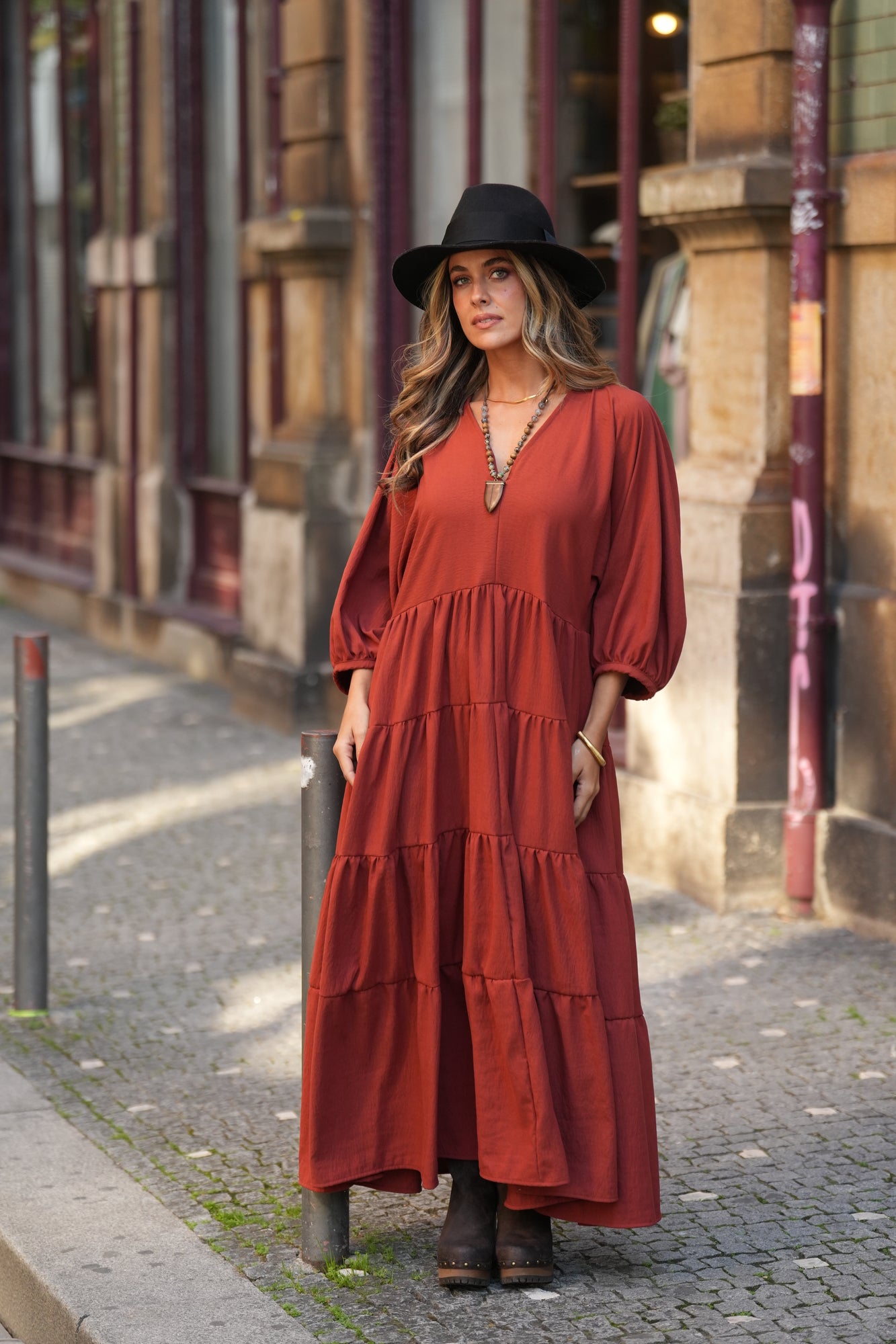 Vestido comprido com folhos