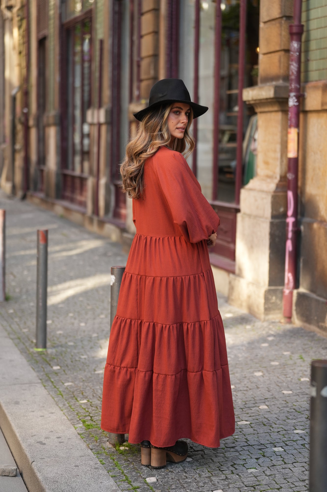 Vestido comprido com folhos