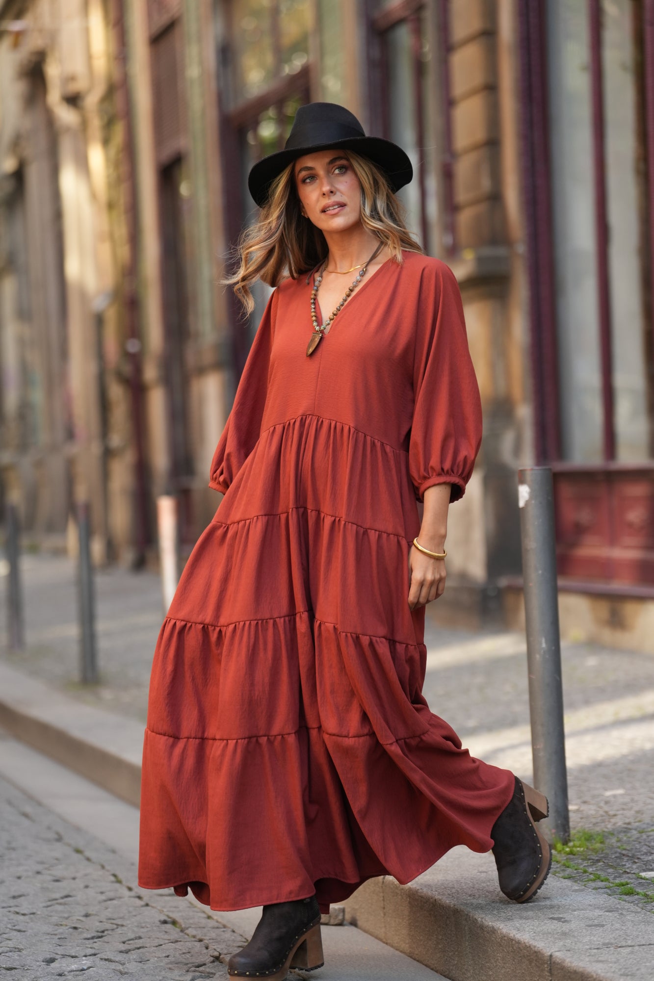 Vestido comprido com folhos