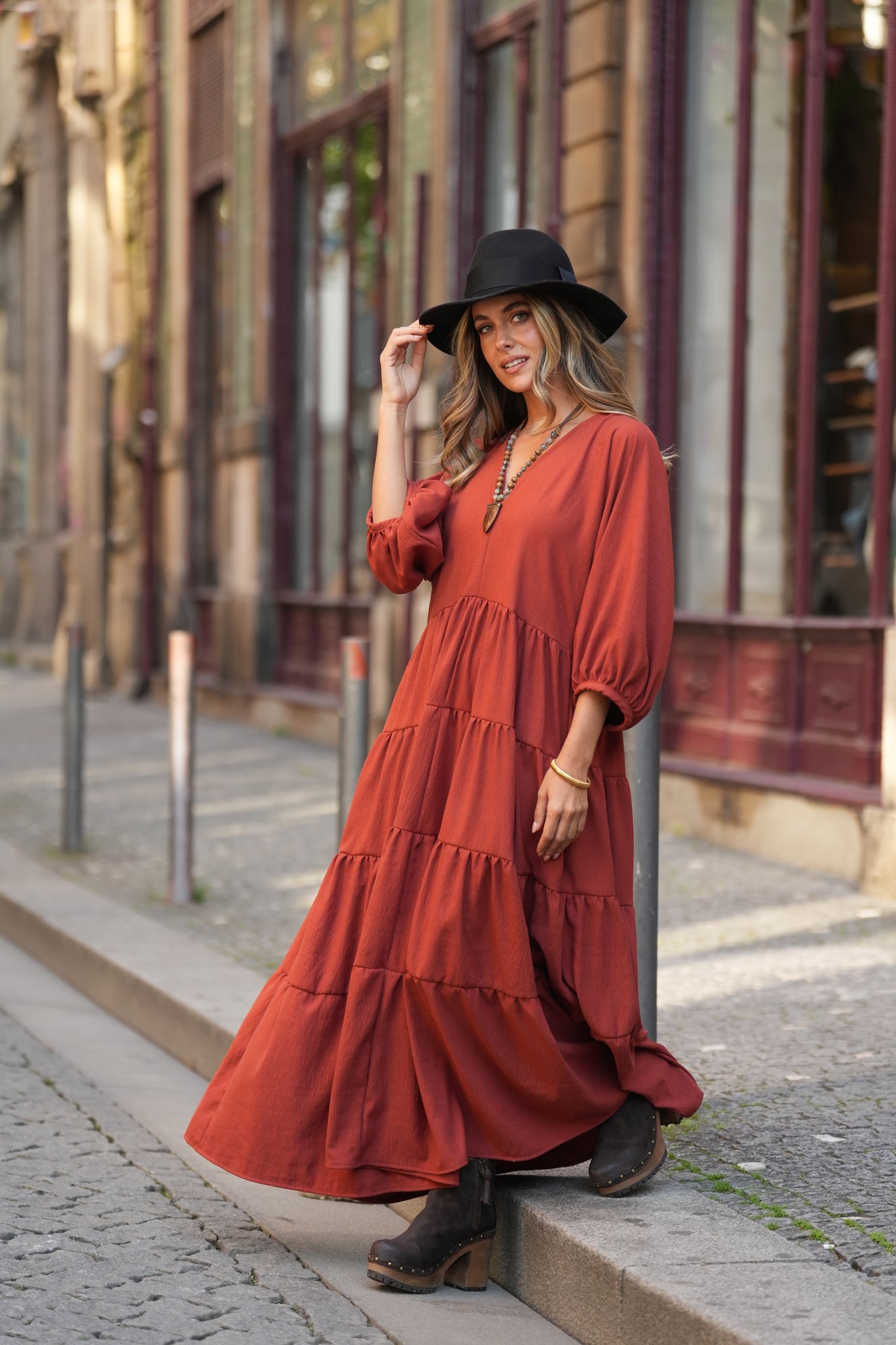 Vestido comprido com folhos