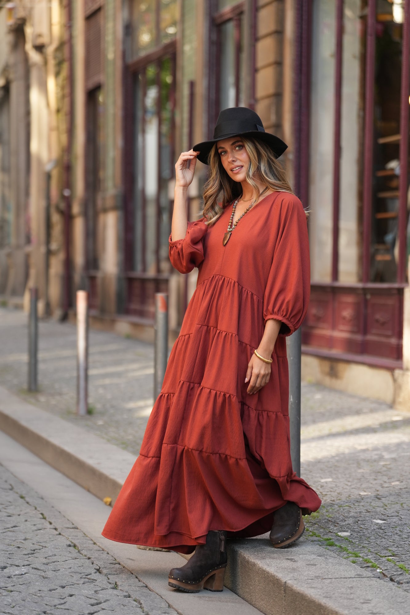 Vestido comprido com folhos