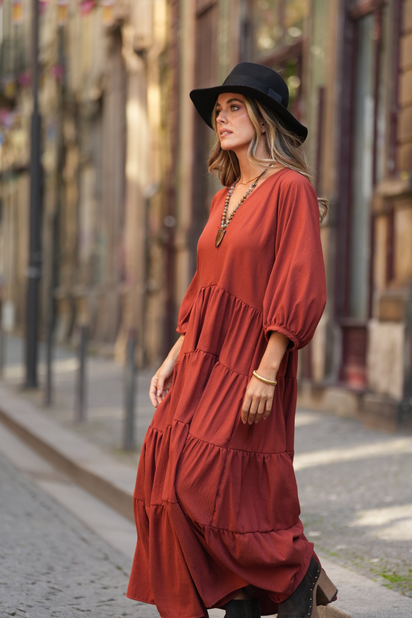 Vestido comprido com folhos