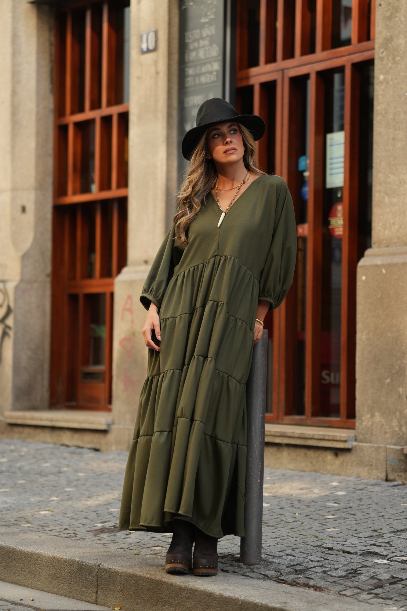 Vestido comprido com folhos