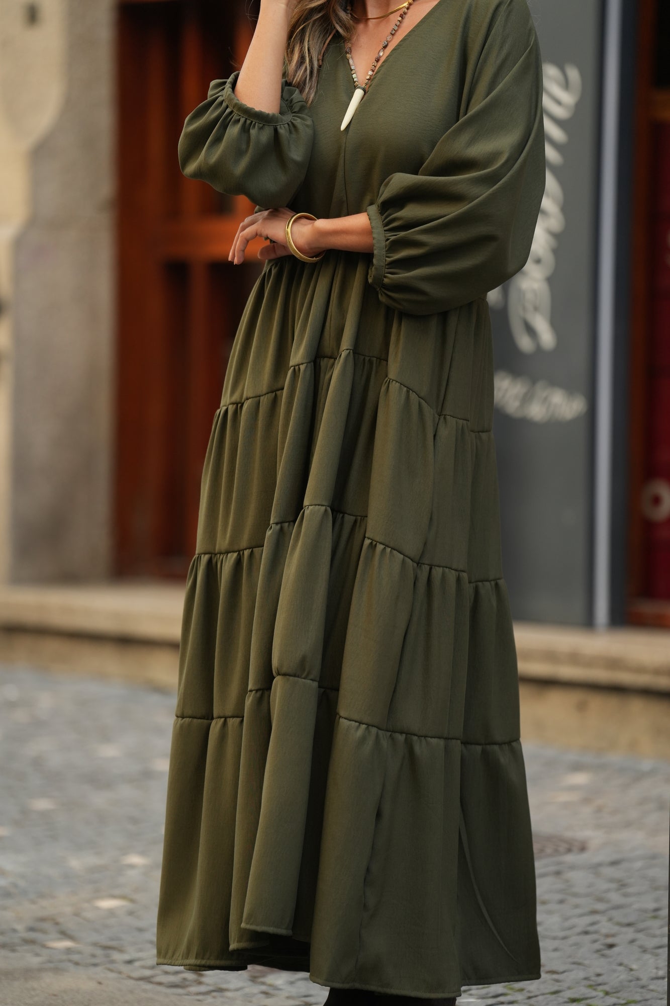 Vestido comprido com folhos