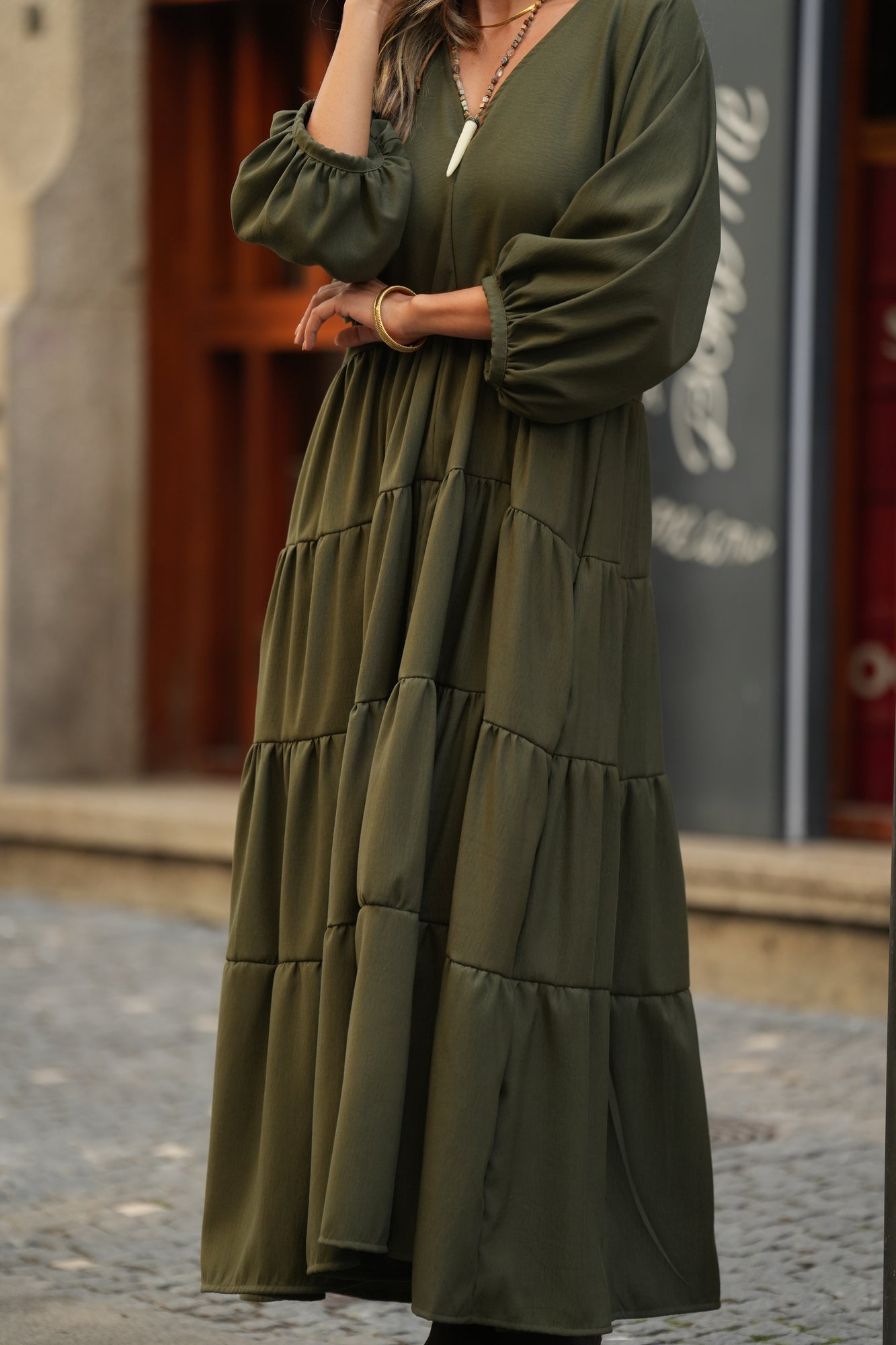 Vestido comprido com folhos