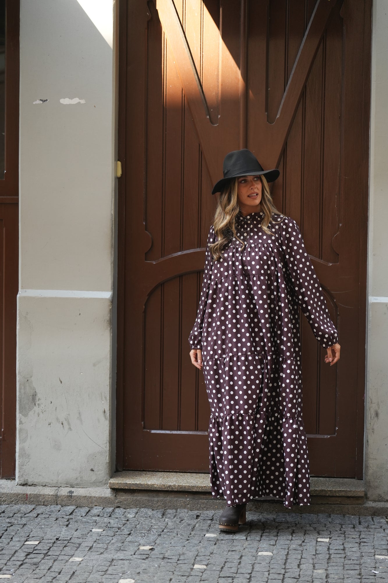 Vestido comprido com folhos