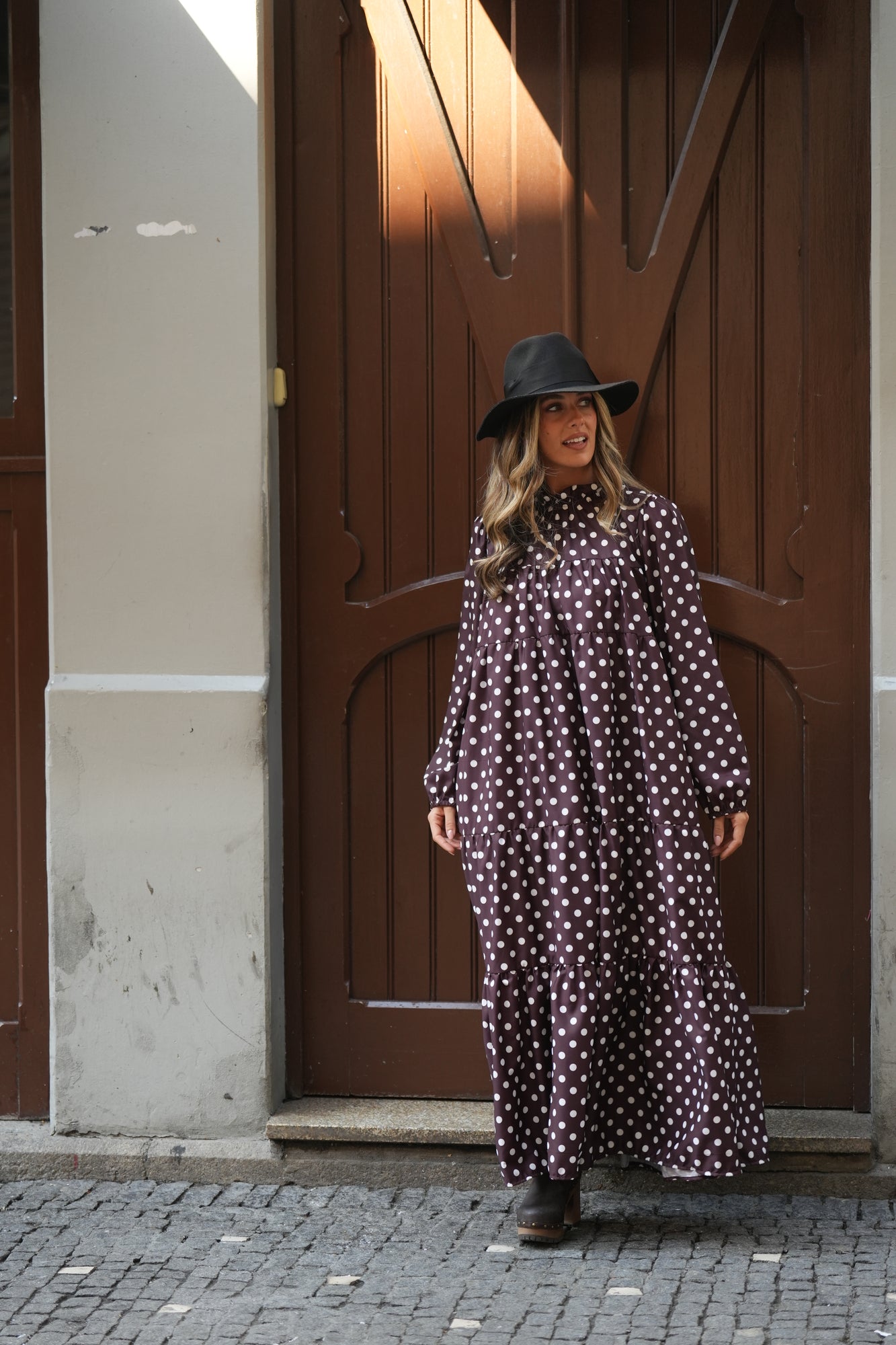 Vestido comprido com folhos