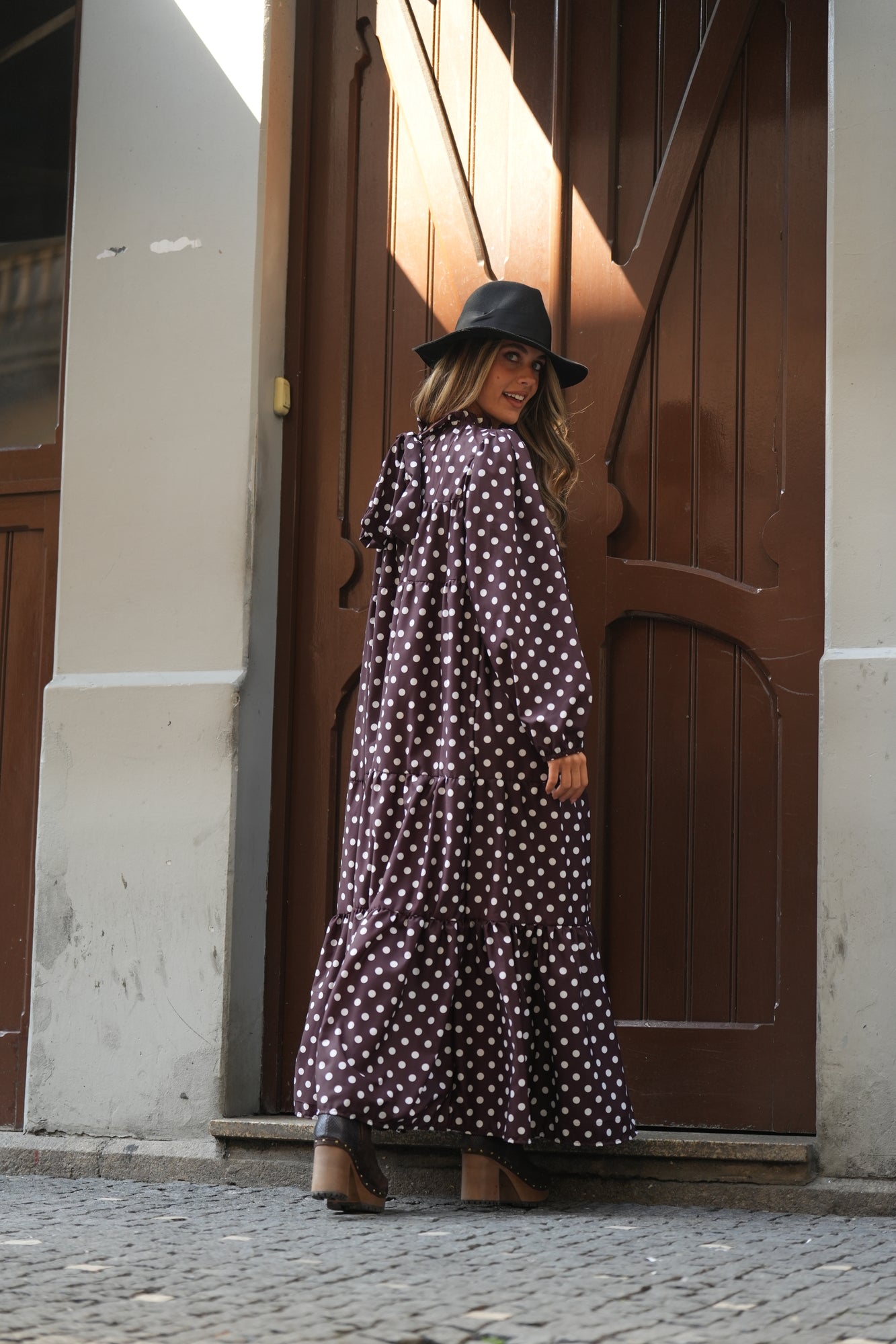 Vestido comprido com folhos