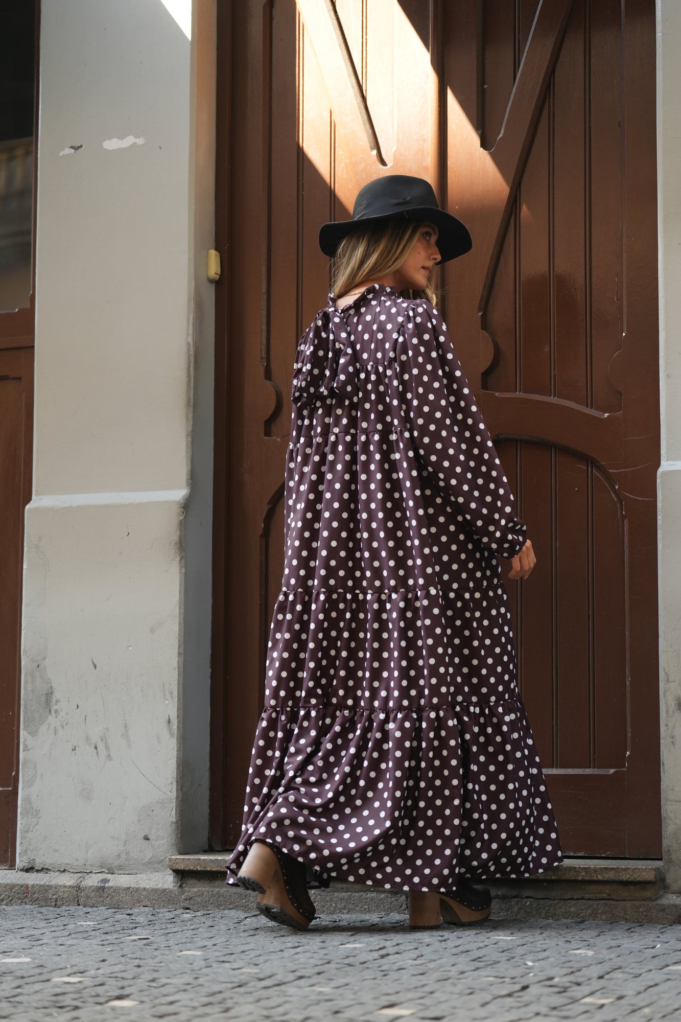 Vestido comprido com folhos