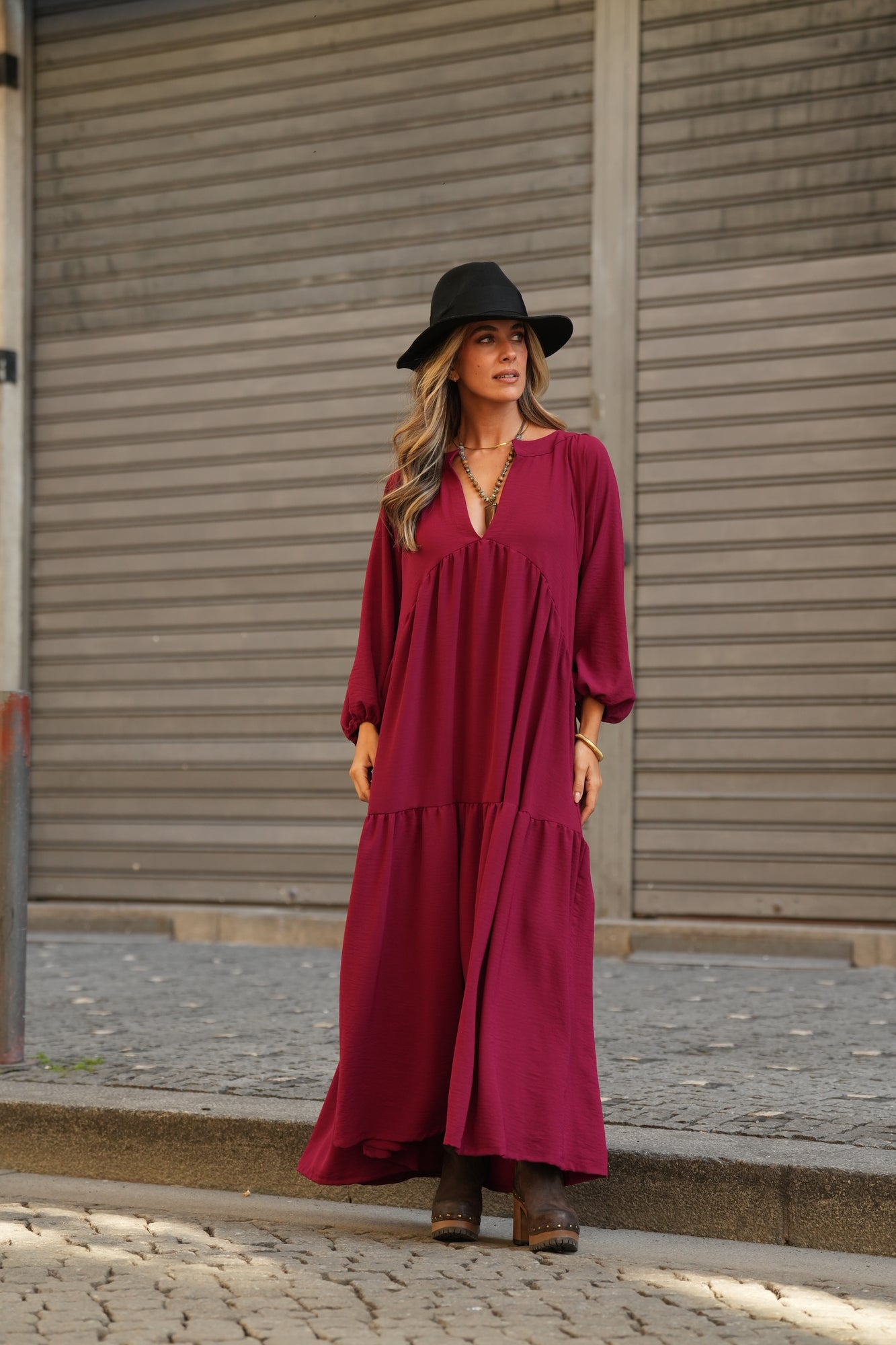 Vestido comprido com folho