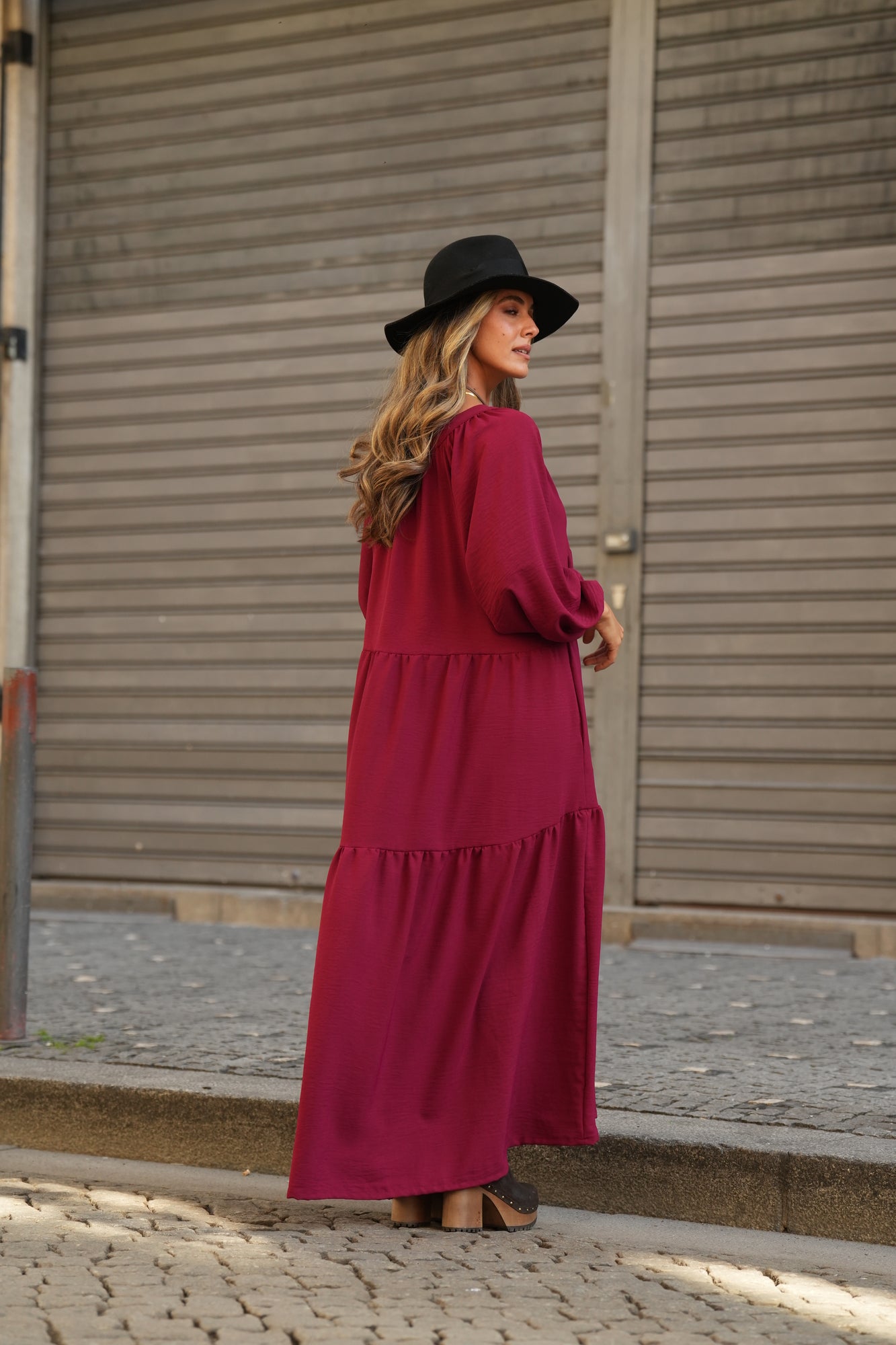 Vestido comprido com folho