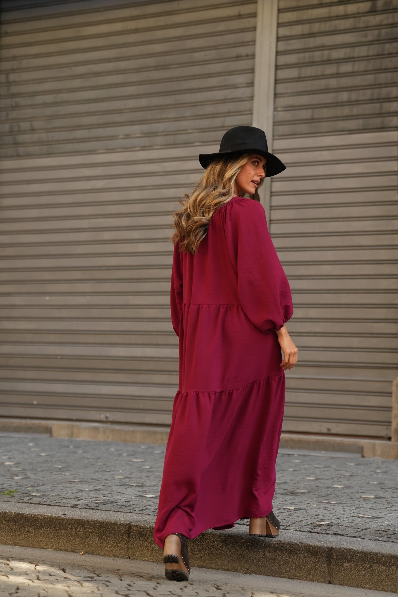 Vestido comprido com folho