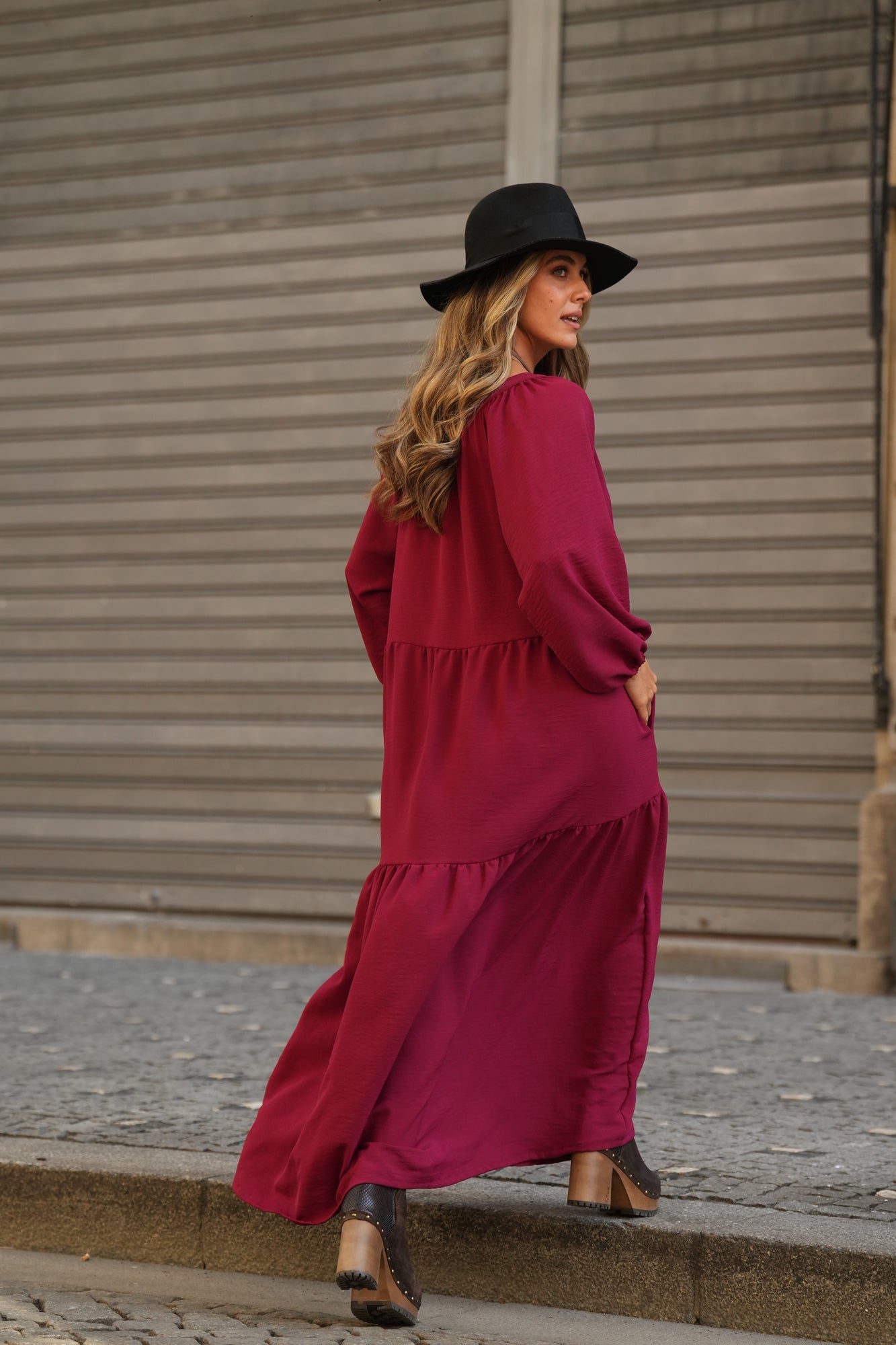 Vestido comprido com folho