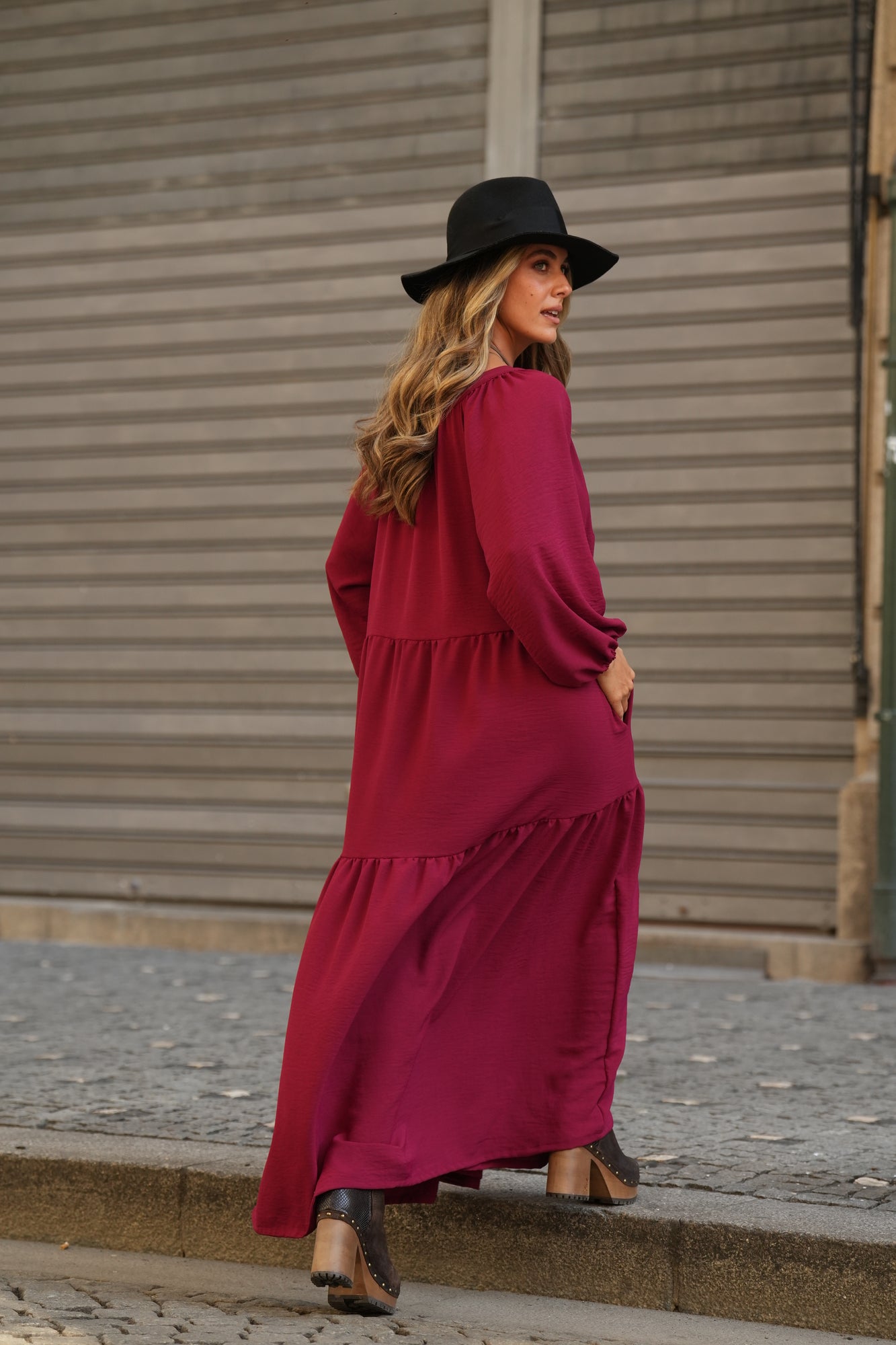 Vestido comprido com folho