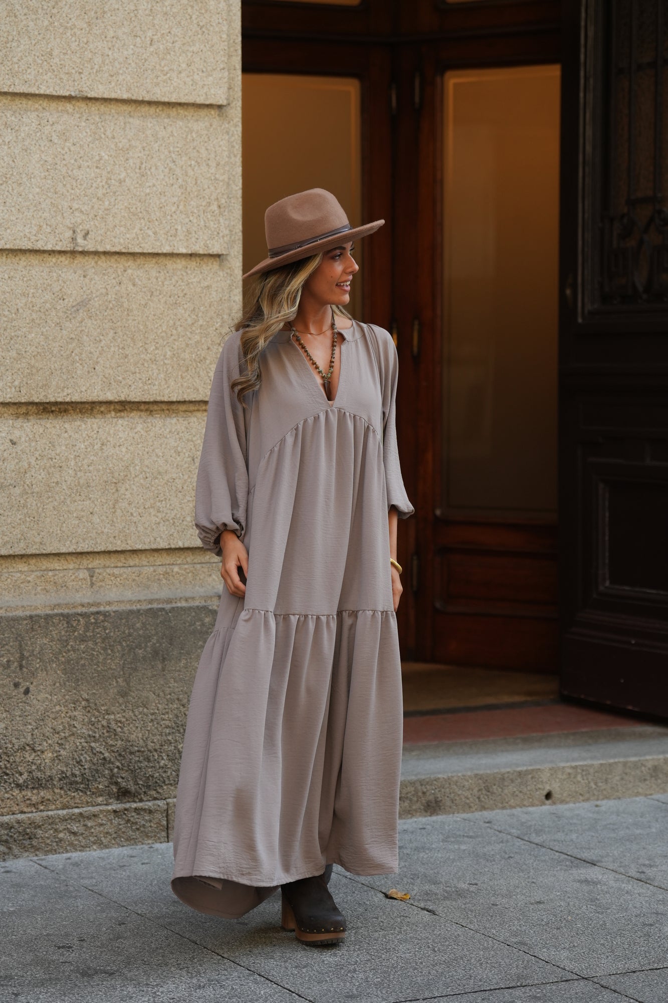 Vestido comprido com folho