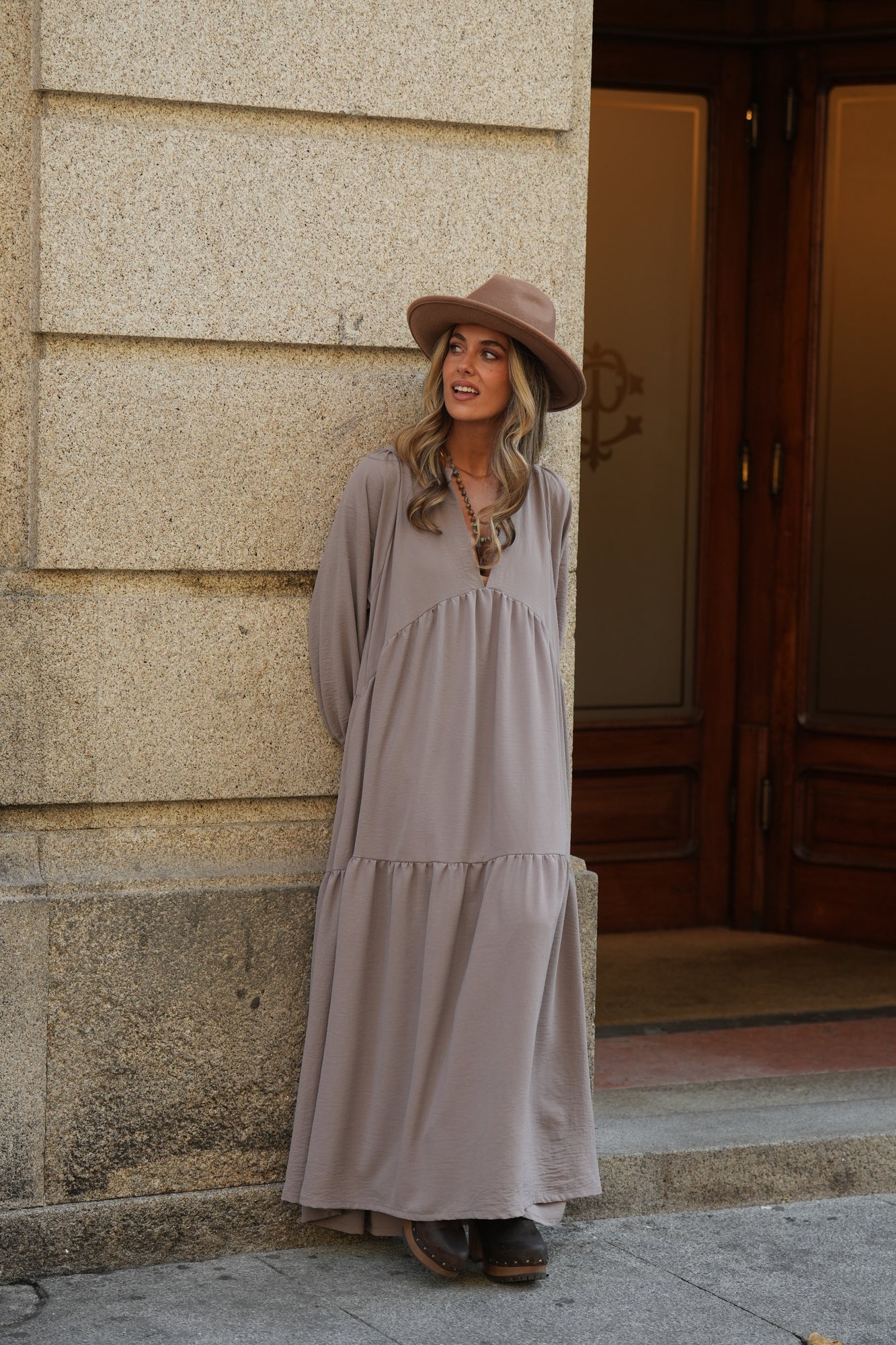 Vestido comprido com folho