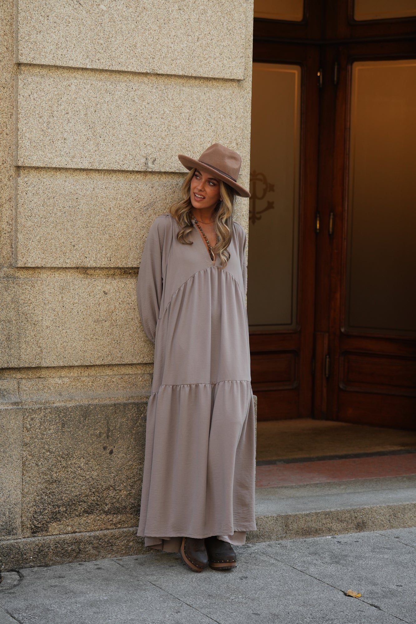 Vestido comprido com folho