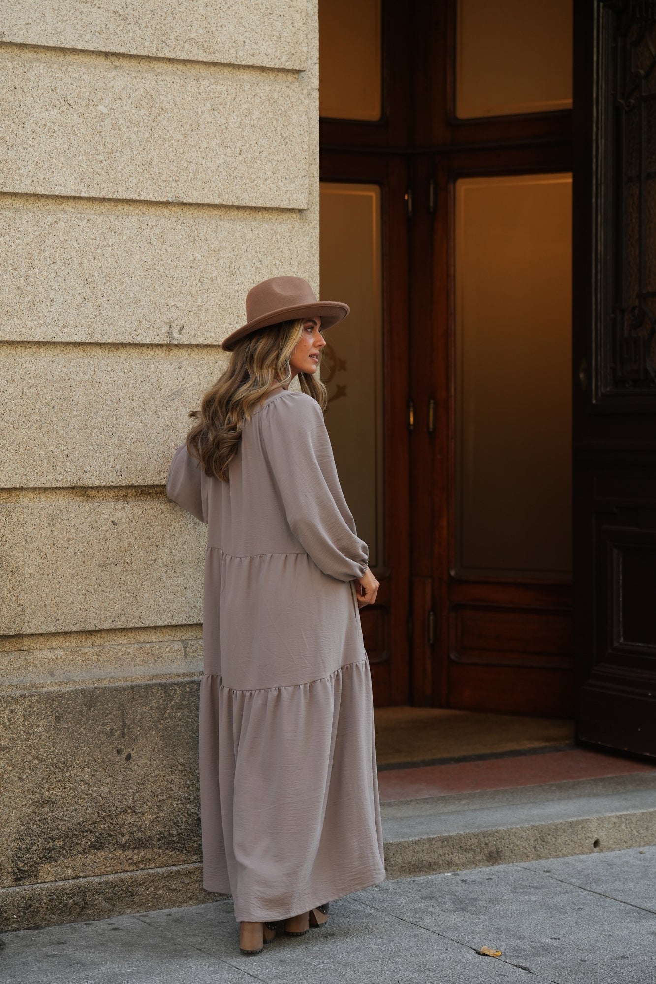 Vestido comprido com folho