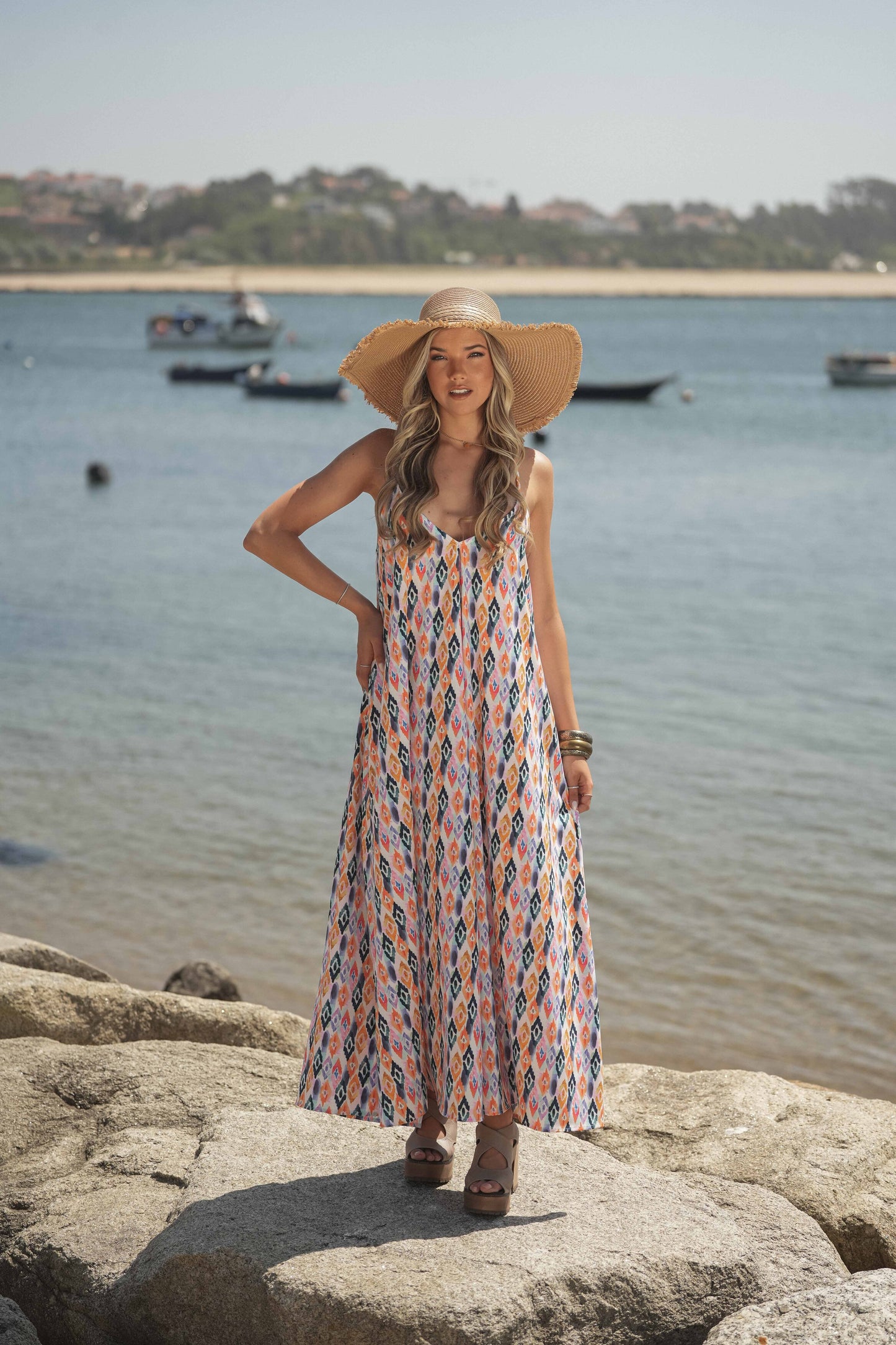 Vestido comprido estampado de alças